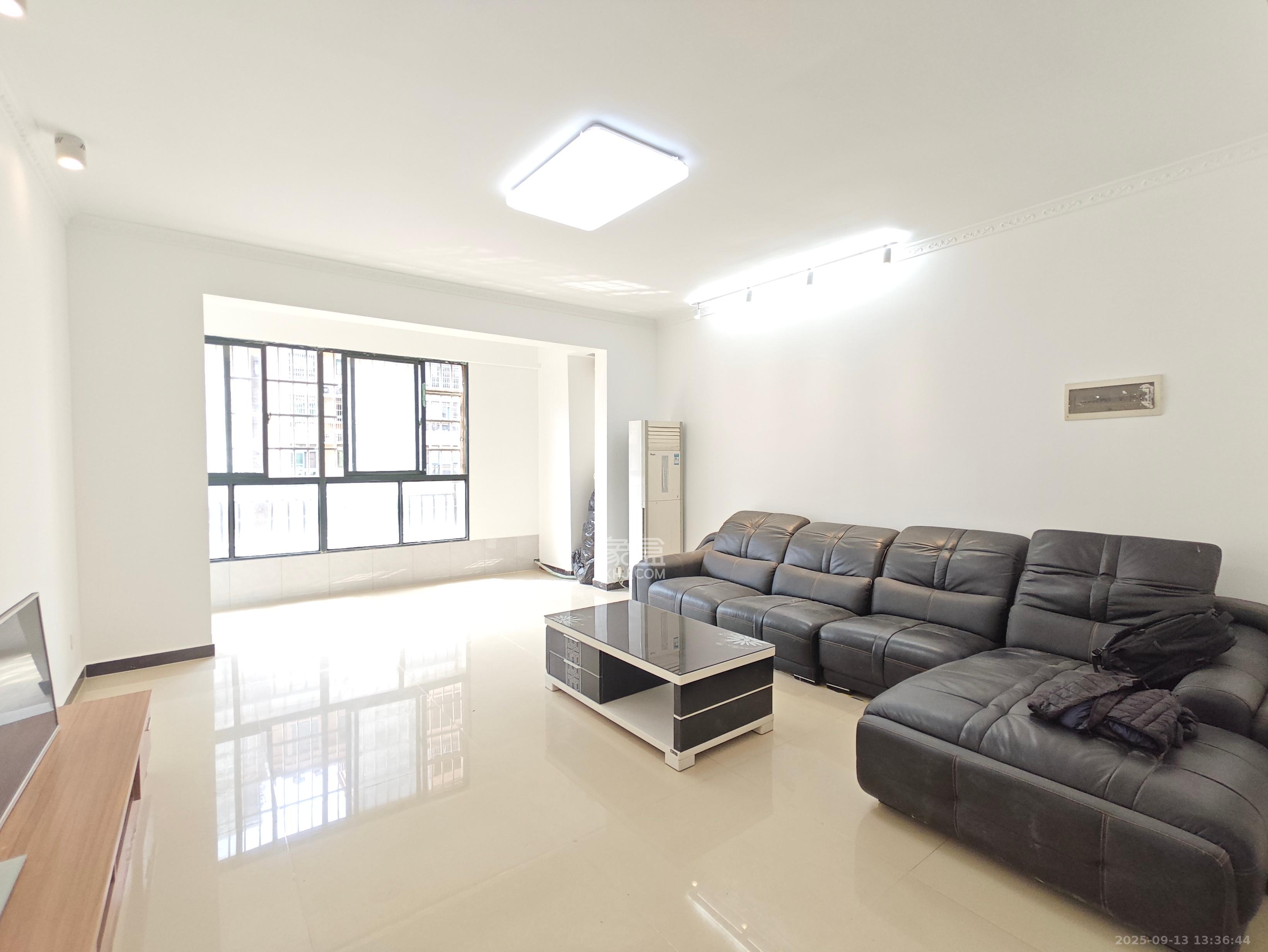 财富名园 3室2厅2卫 2500.0元/月 财富名园 3室2厅2卫 2500.0元/月室内图