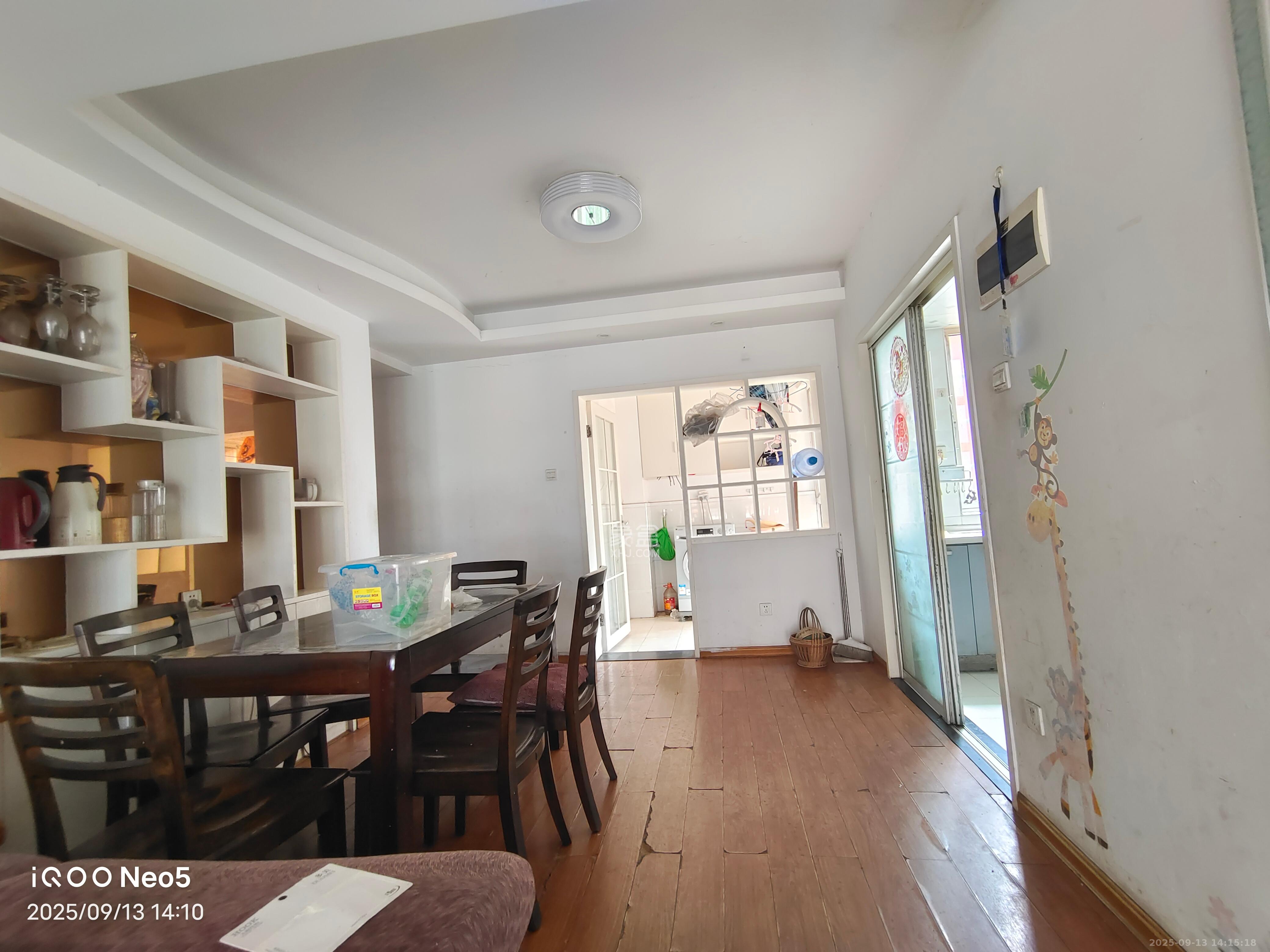 弘欣公寓  3室2厅2卫    2000.0元/月室内图