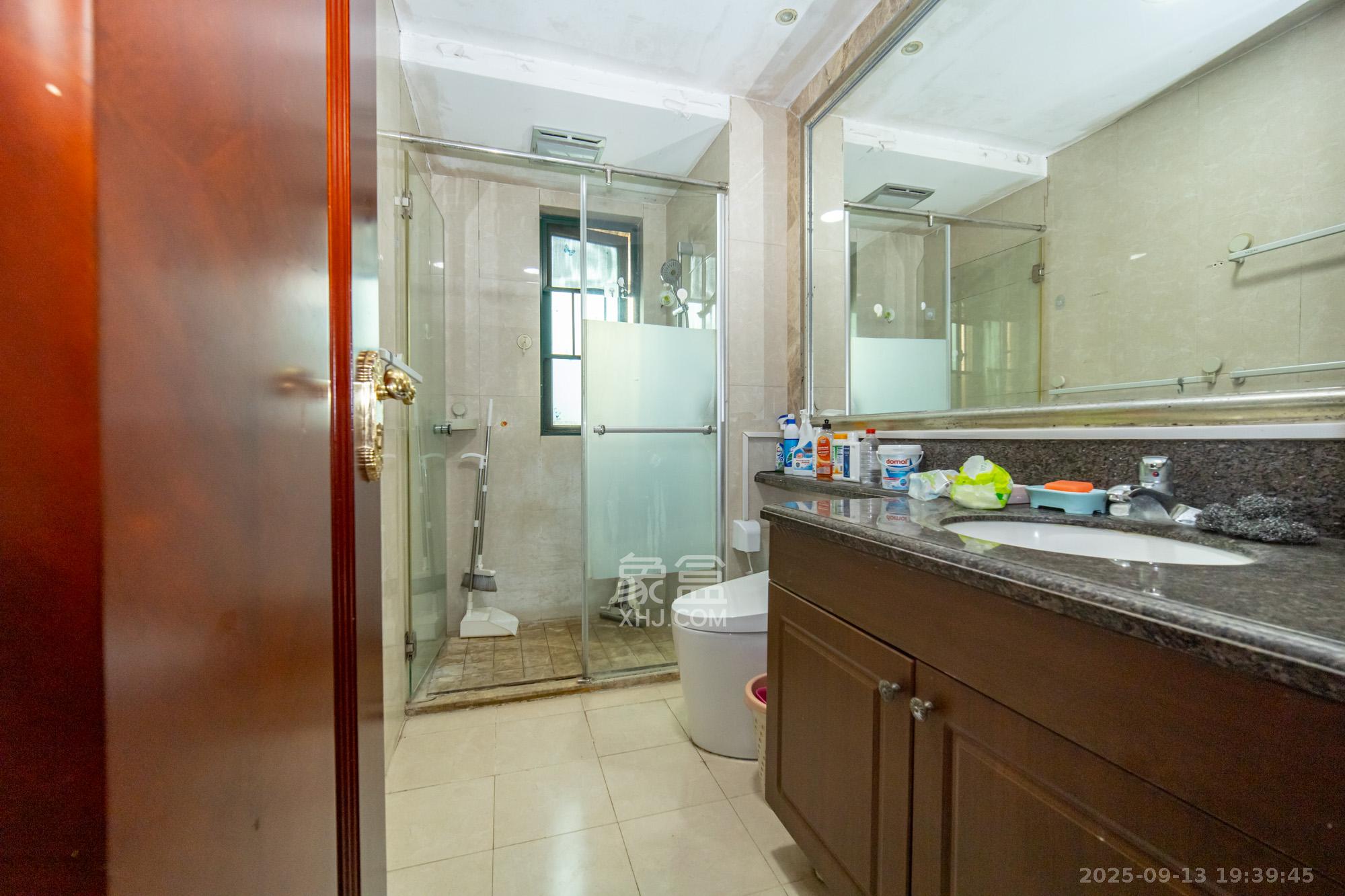 恒大雅苑 3室2厅1卫 86.8万 恒大雅苑 3室2厅1卫 86.8万卫生间