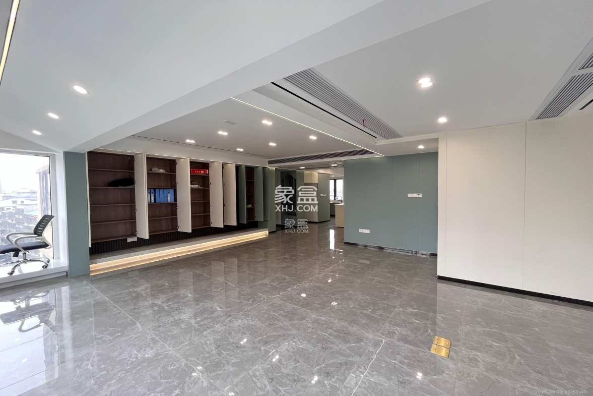 华润琨瑜府  4室2厅2卫    4500.0元/月 华润琨瑜府  4室2厅2卫    4500.0元/月室内图