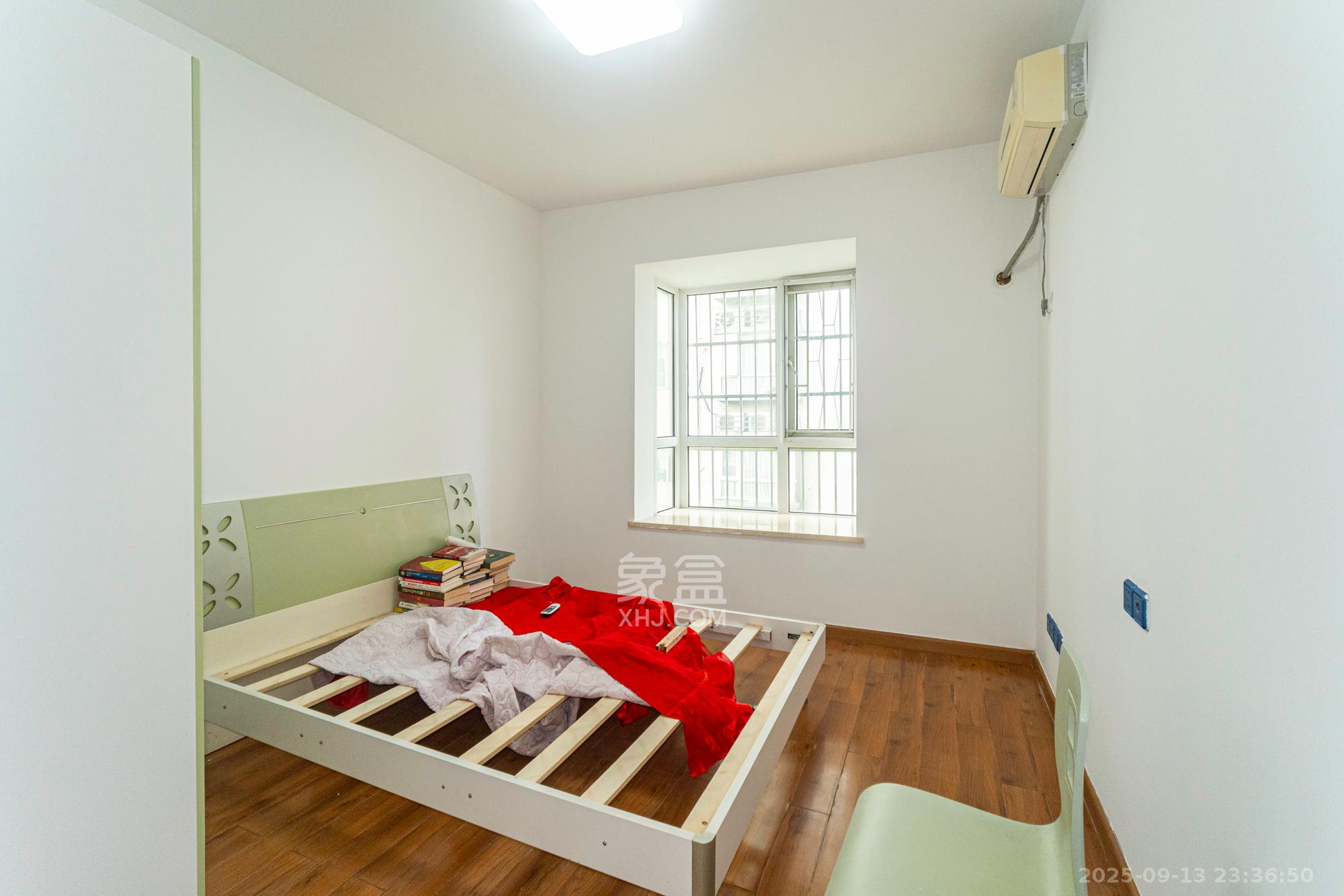 挪威森林(美世界园林公寓)  4室2厅1卫    102.0万 挪威森林(美世界园林公寓)  4室2厅1卫    102.0万卧室