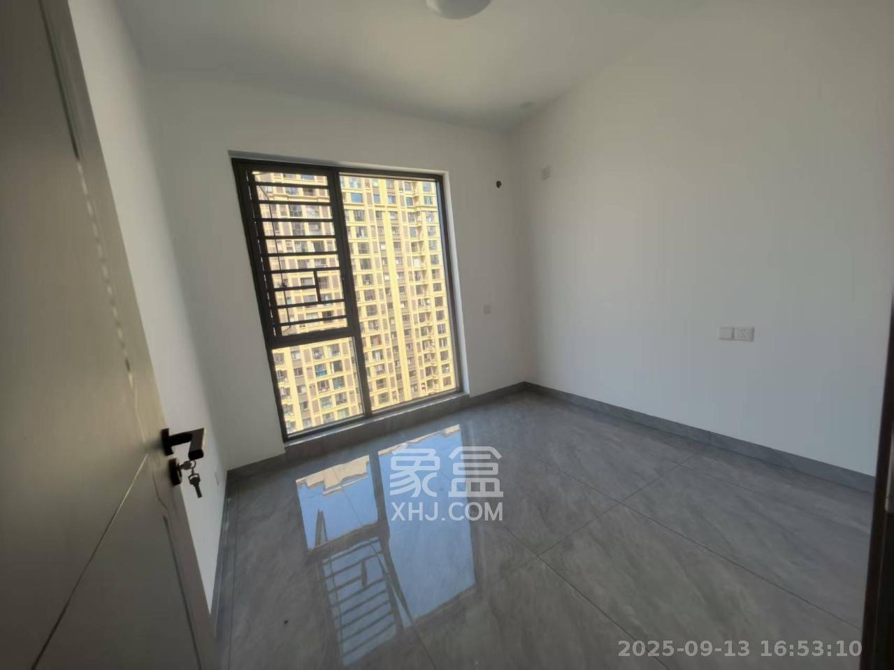 绿地新都会  3室2厅2卫    2400.0元/月 绿地新都会  3室2厅2卫    2400.0元/月室内图