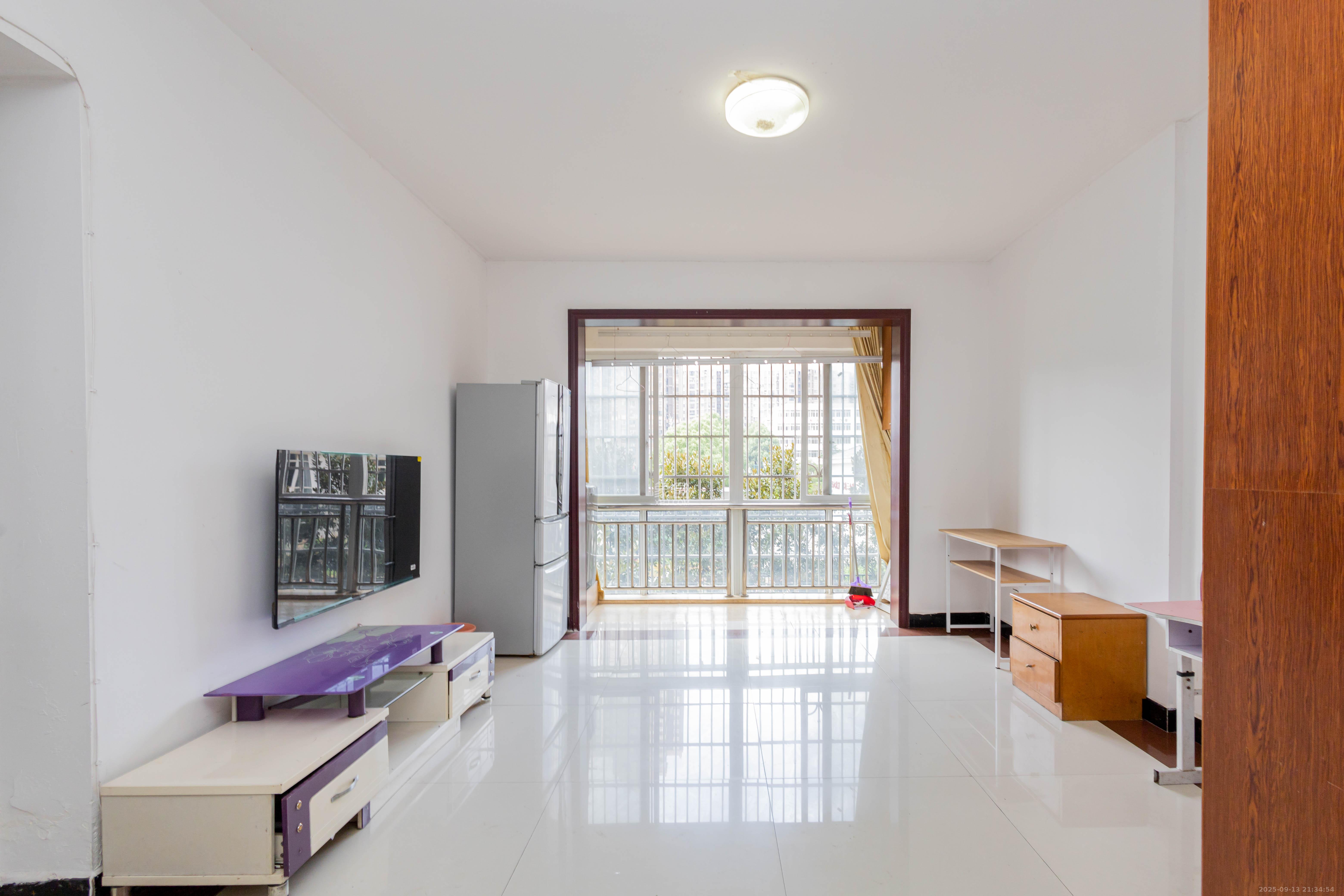 爵士湘  3室2厅1卫    48.0万 爵士湘  3室2厅1卫    48.0万客厅