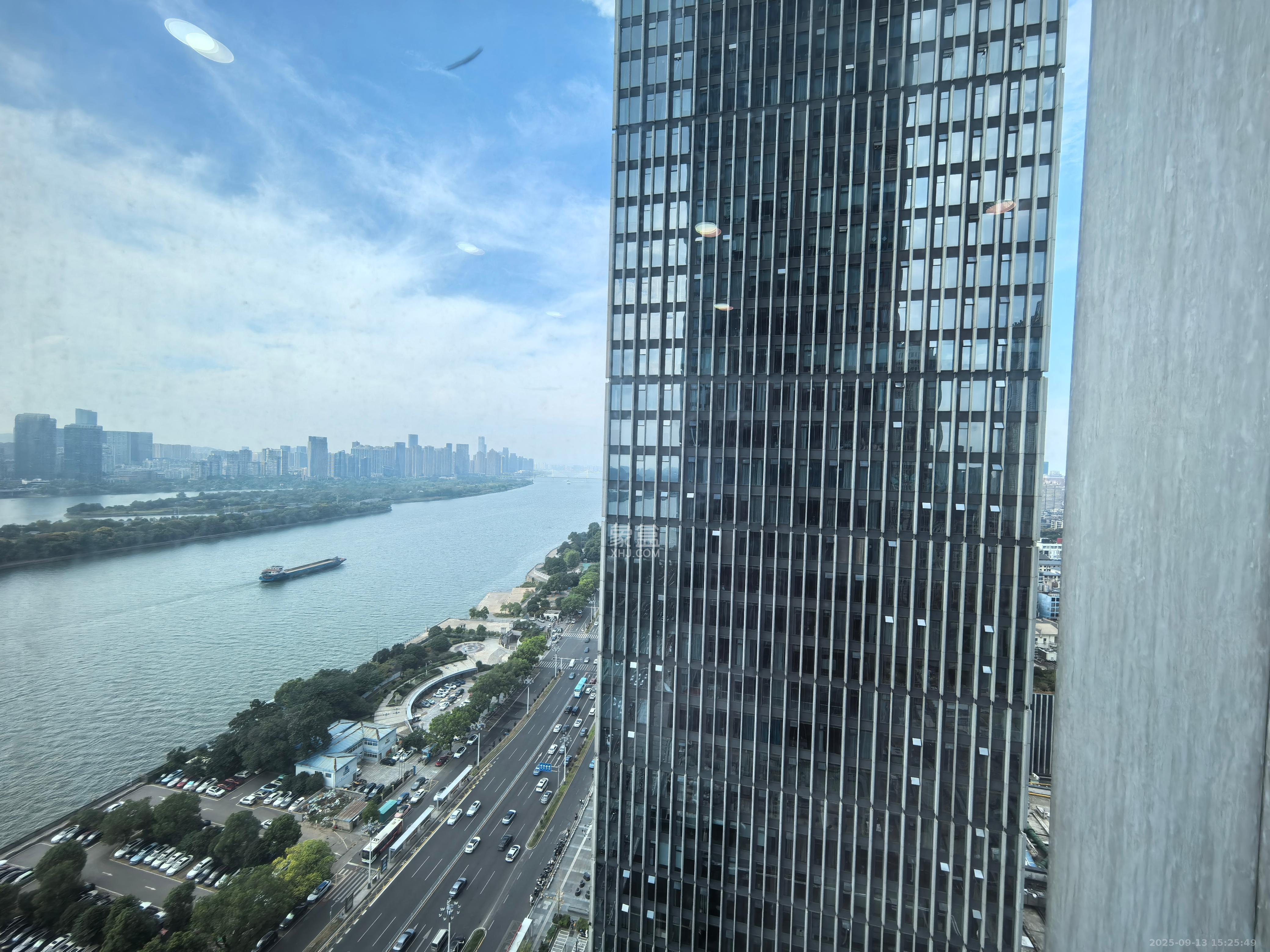 万达广场   228.0㎡      10000.0元/月