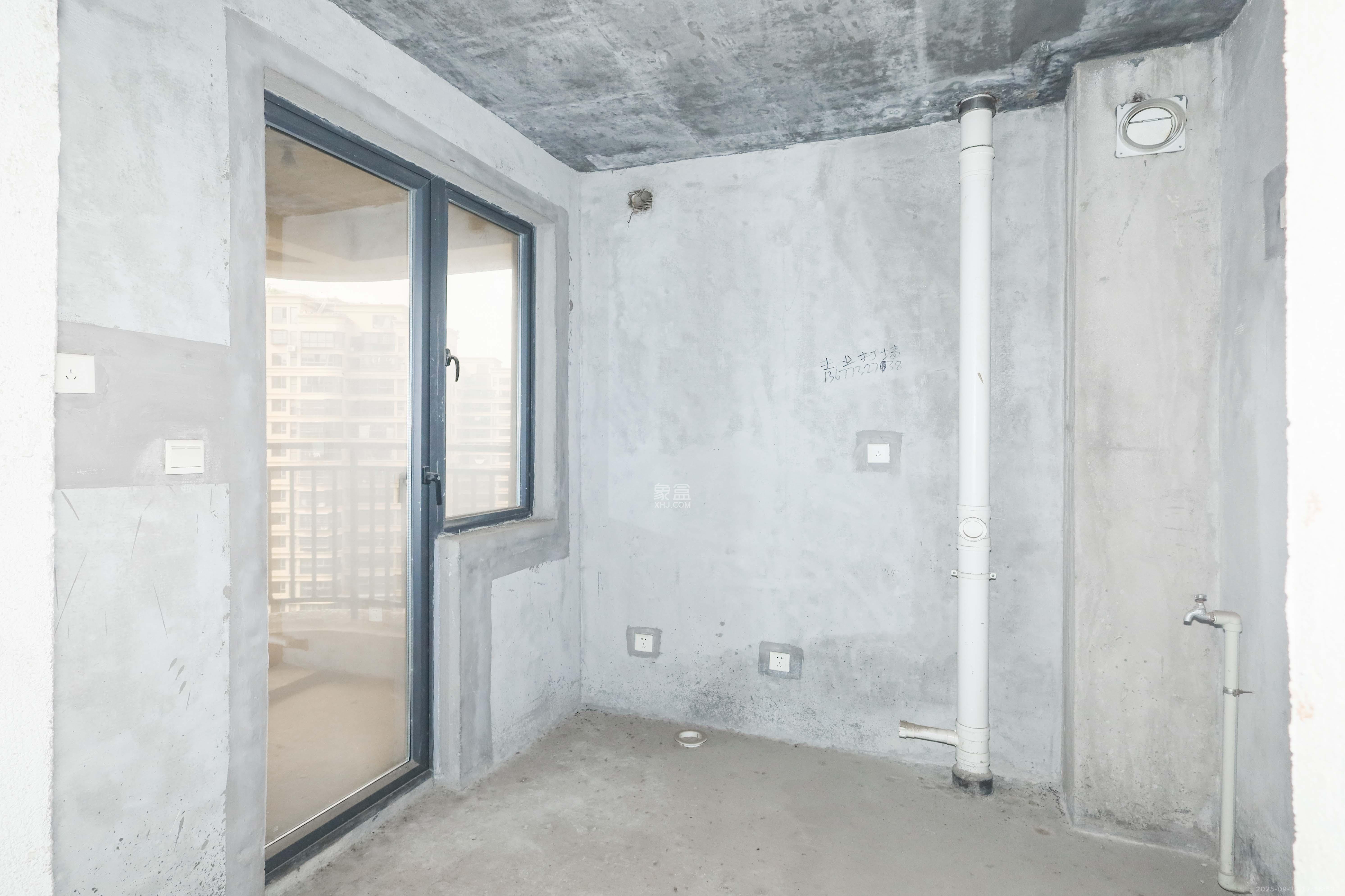 保利麓谷林语C区 3室2厅2卫 130.0万 保利麓谷林语C区 3室2厅2卫 130.0万厨房