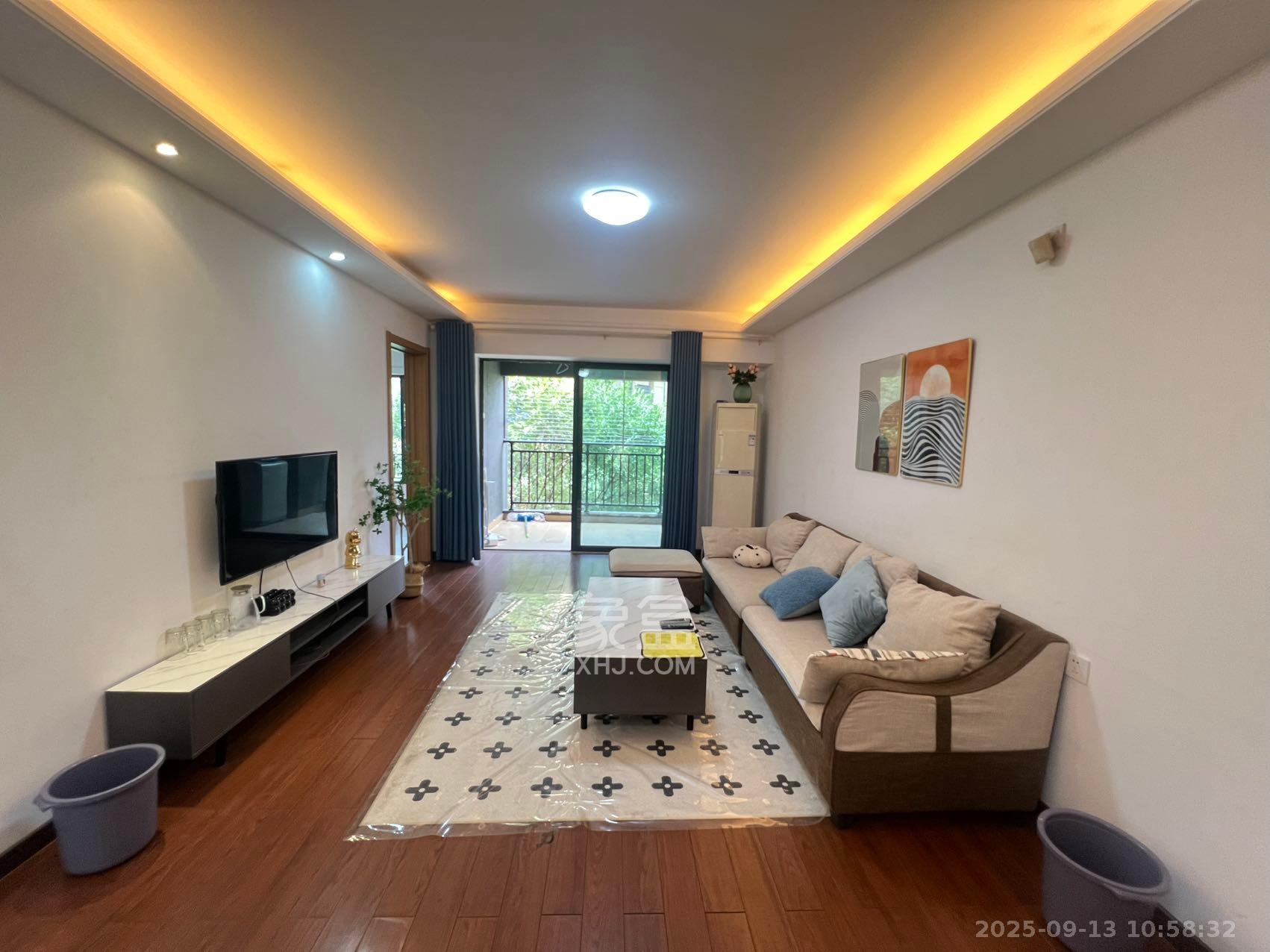 万科魅力之城非凡里  3室2厅1卫    2300.0元/月室内图