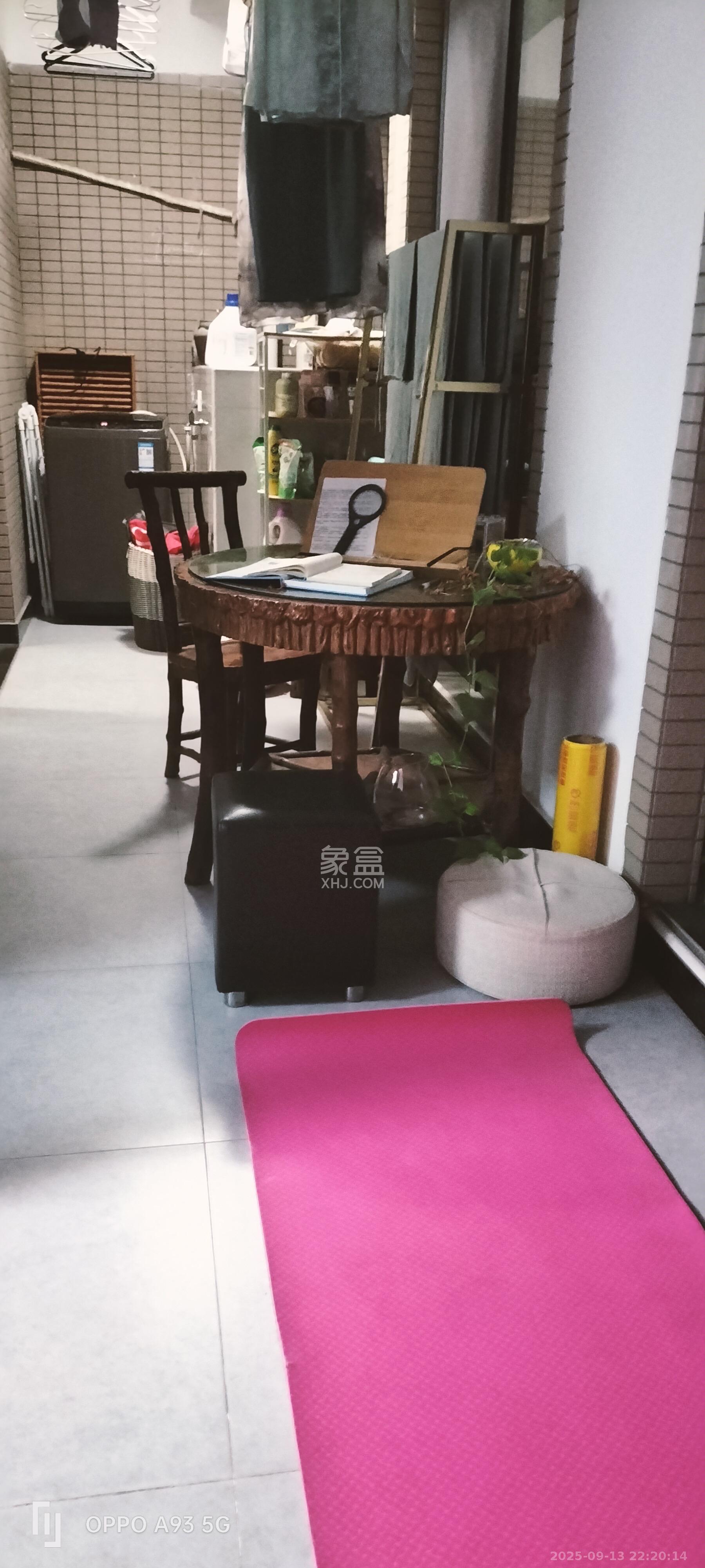 八方小区C区  3室2厅2卫    4700.0元/月室内图