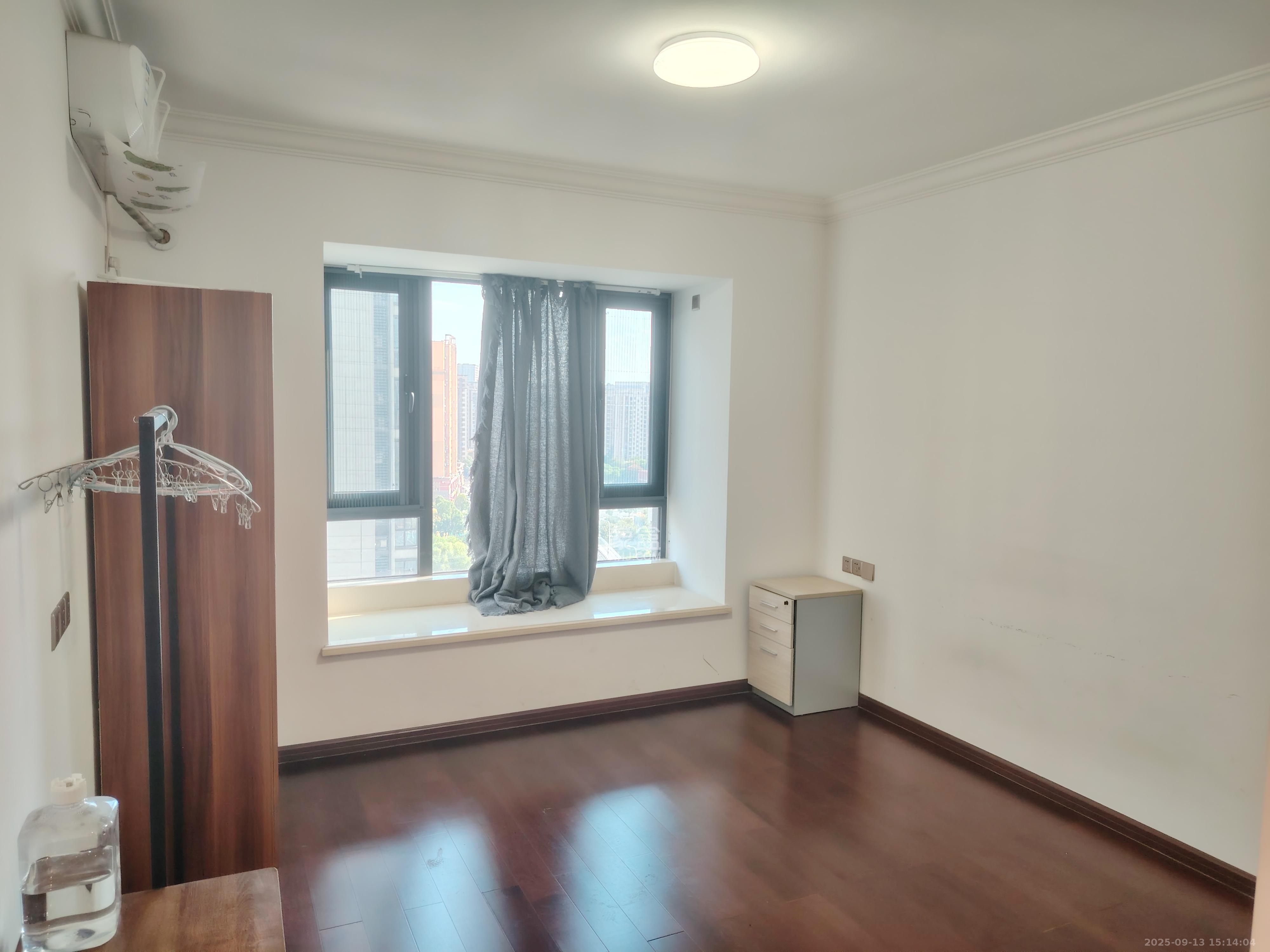 中海阅江府  4室2厅2卫    4500.0元/月 中海阅江府  4室2厅2卫    4500.0元/月室内图