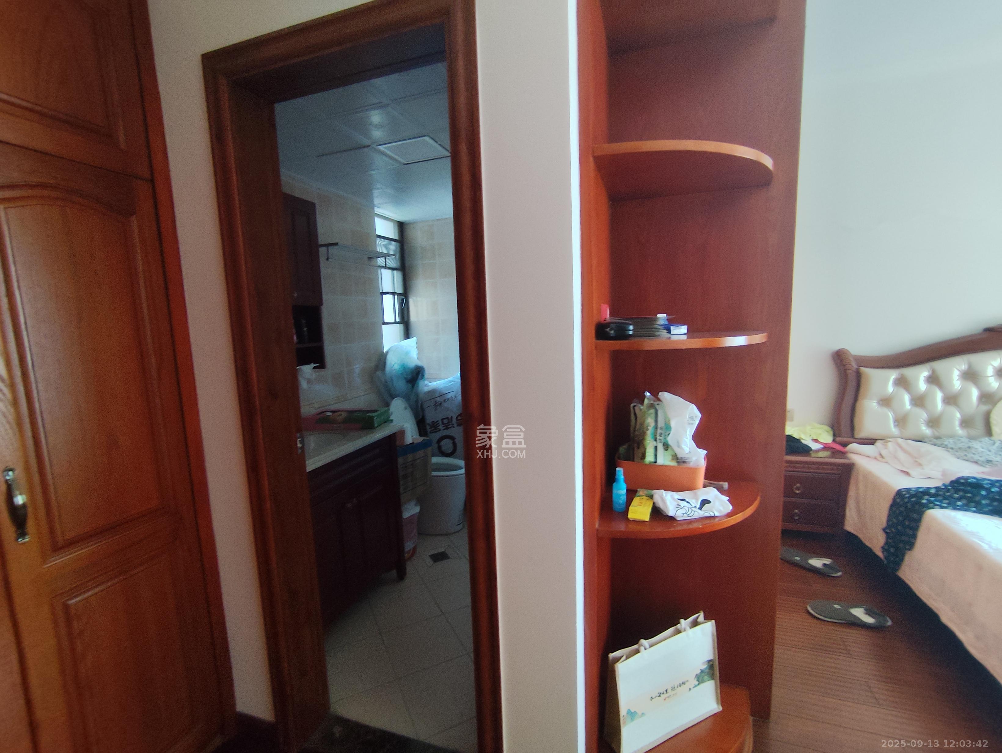 卓越蔚蓝海岸三期  3室2厅2卫    3200.0元/月 卓越蔚蓝海岸三期  3室2厅2卫    3200.0元/月室内图