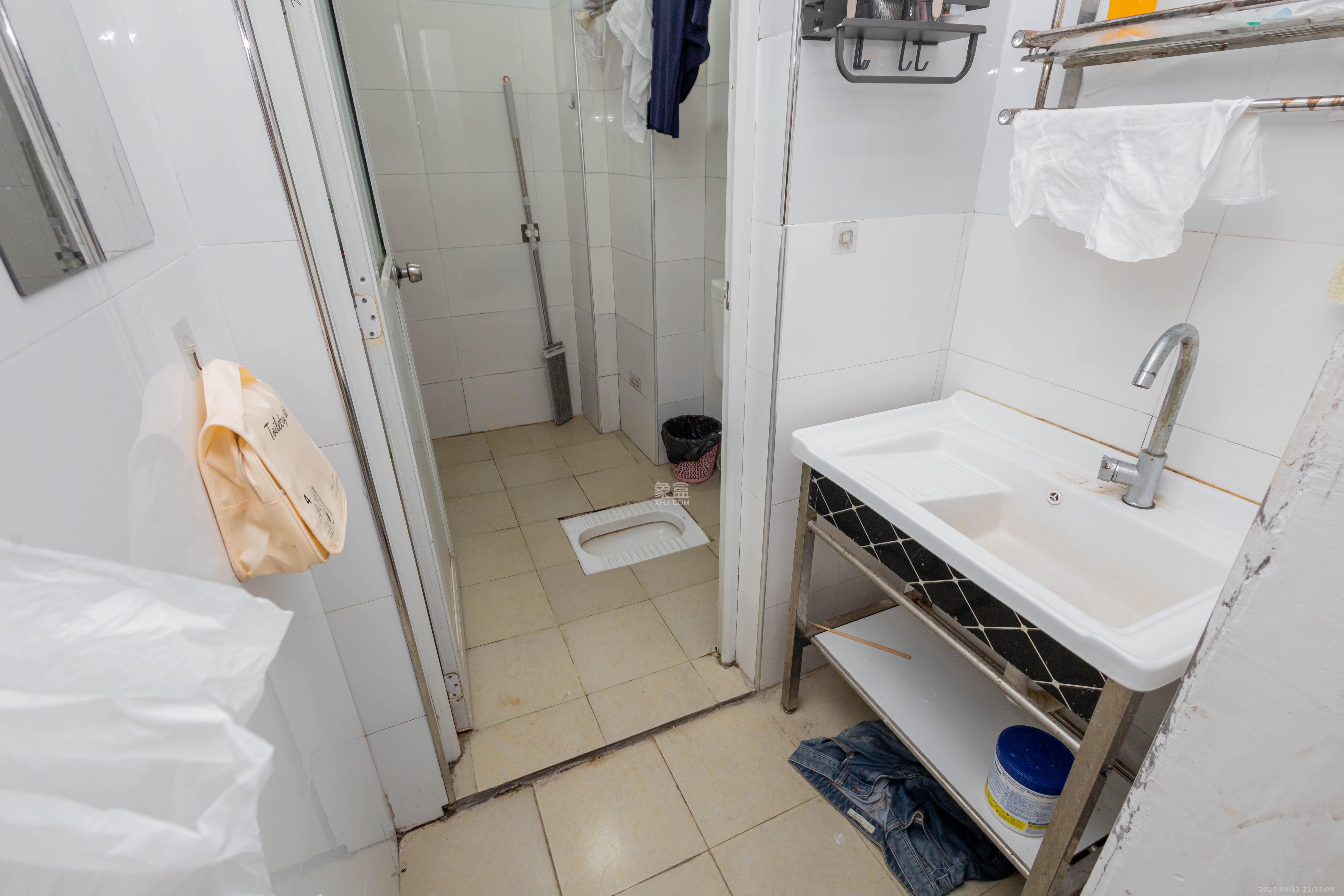 中国铁建国际城一期  1室1厅1卫    30.0万客厅