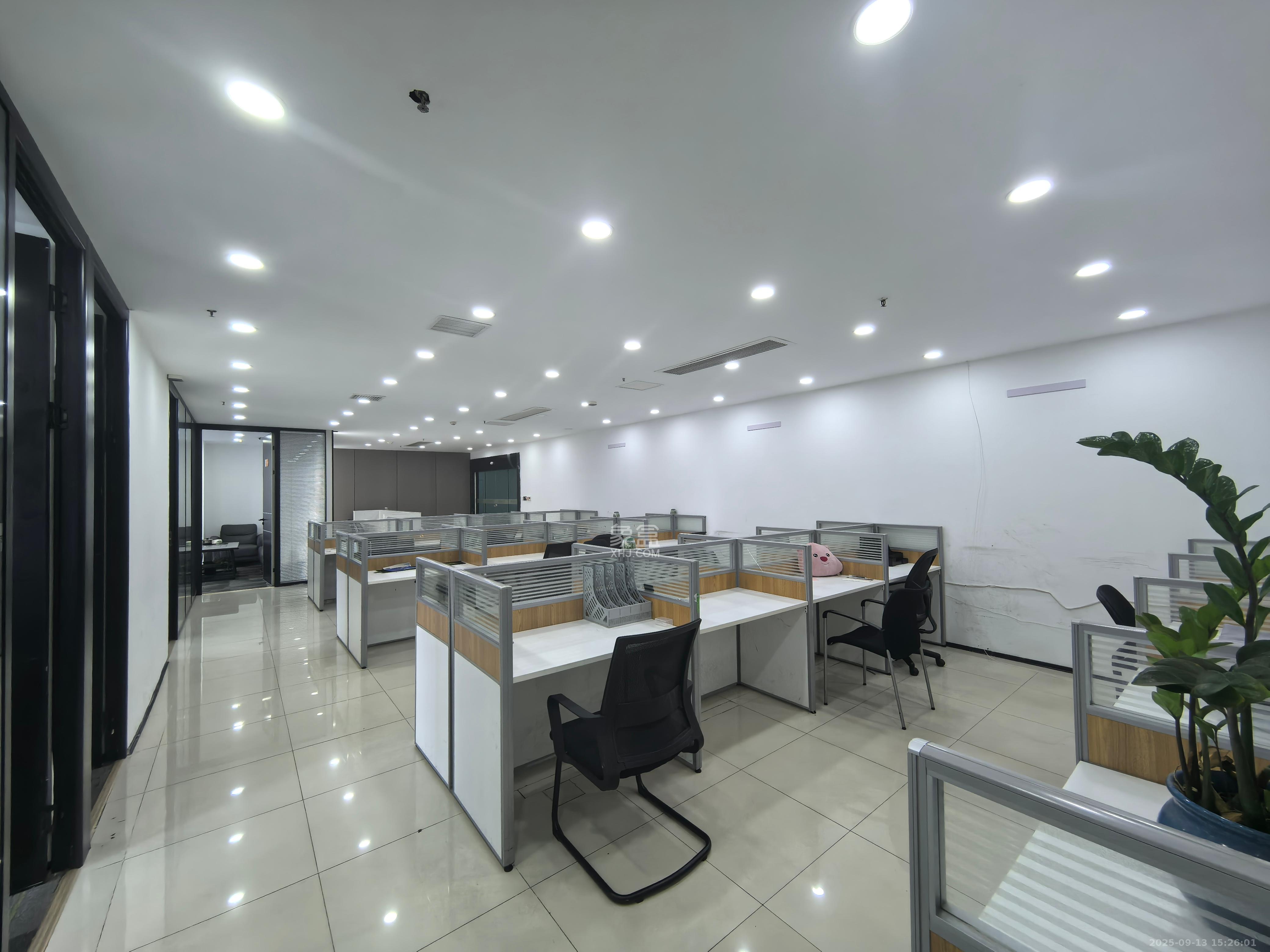 万达广场   228.0㎡      10000.0元/月室内图