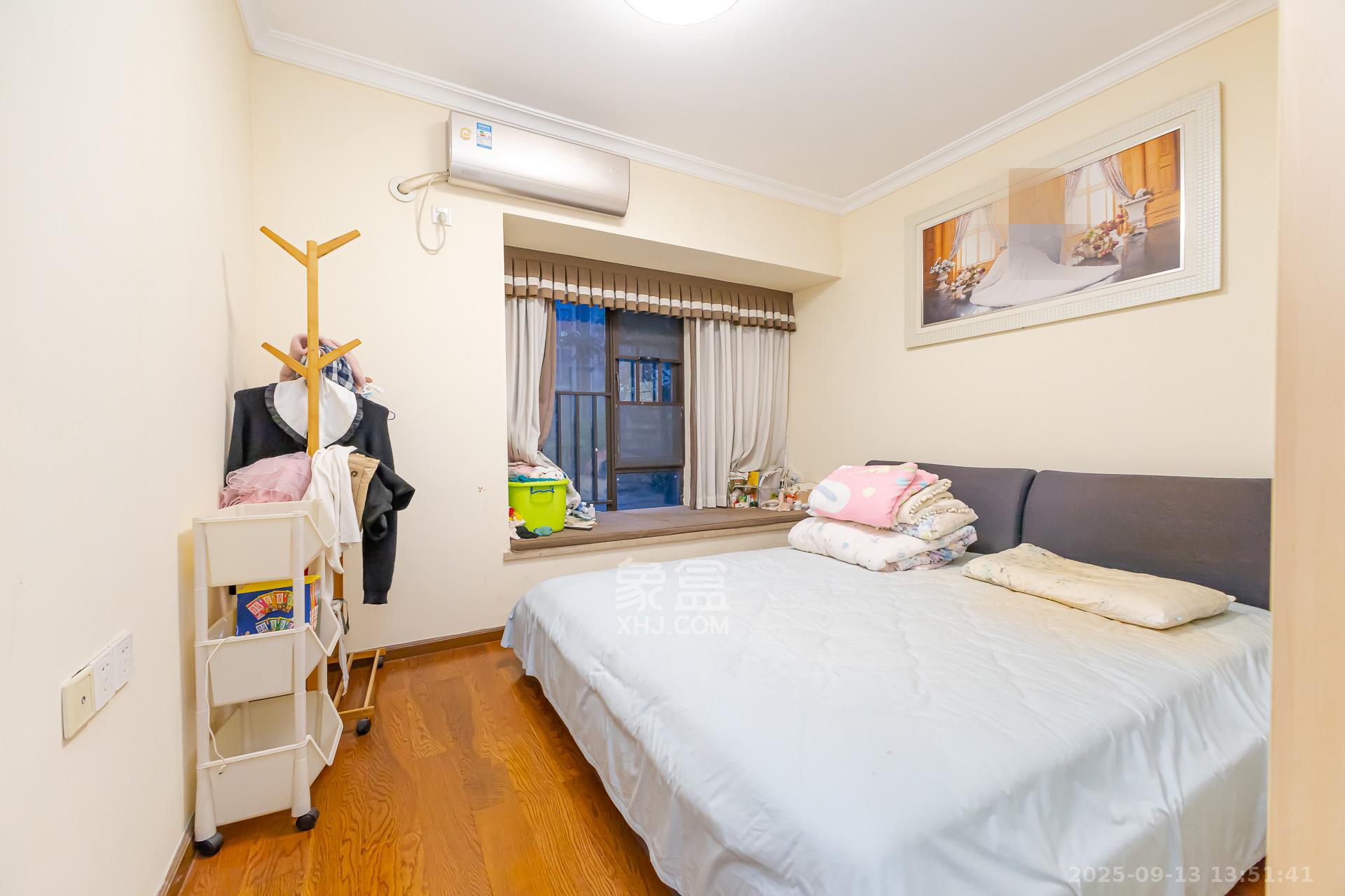 时代倾城一期 3室2厅2卫 71.0万 时代倾城一期 3室2厅2卫 71.0万卧室