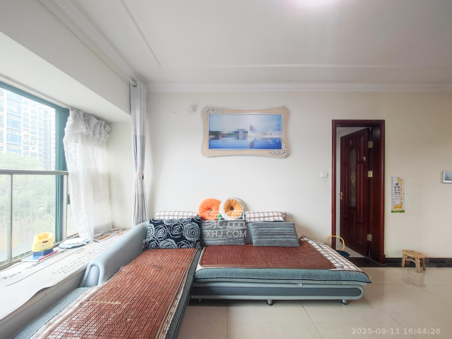 恒大城 3室2厅1卫 66.0万 恒大城 3室2厅1卫 66.0万客厅