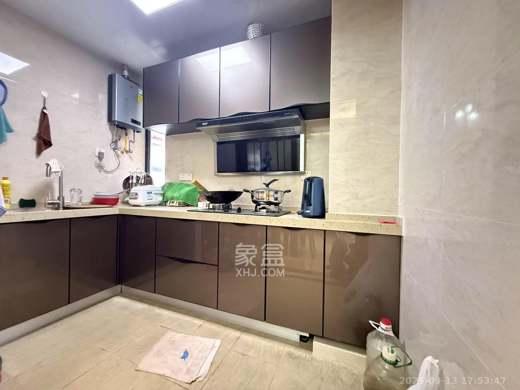 盛地尊域 4室2厅2卫 2000.0元/月 盛地尊域 4室2厅2卫 2000.0元/月室内图