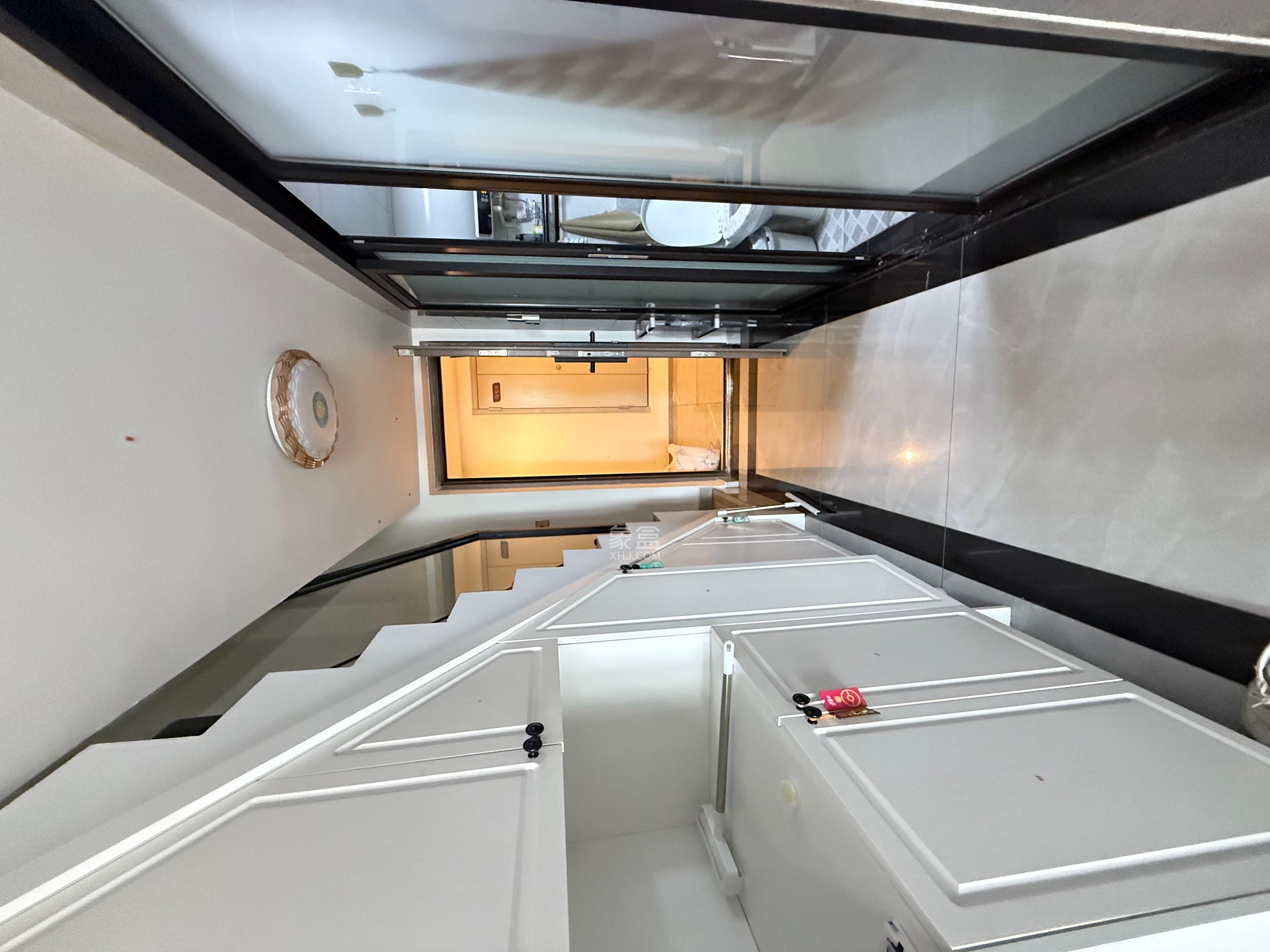 弘坤云寓 1室1厅1卫 2500.0元/月 弘坤云寓 1室1厅1卫 2500.0元/月室内图