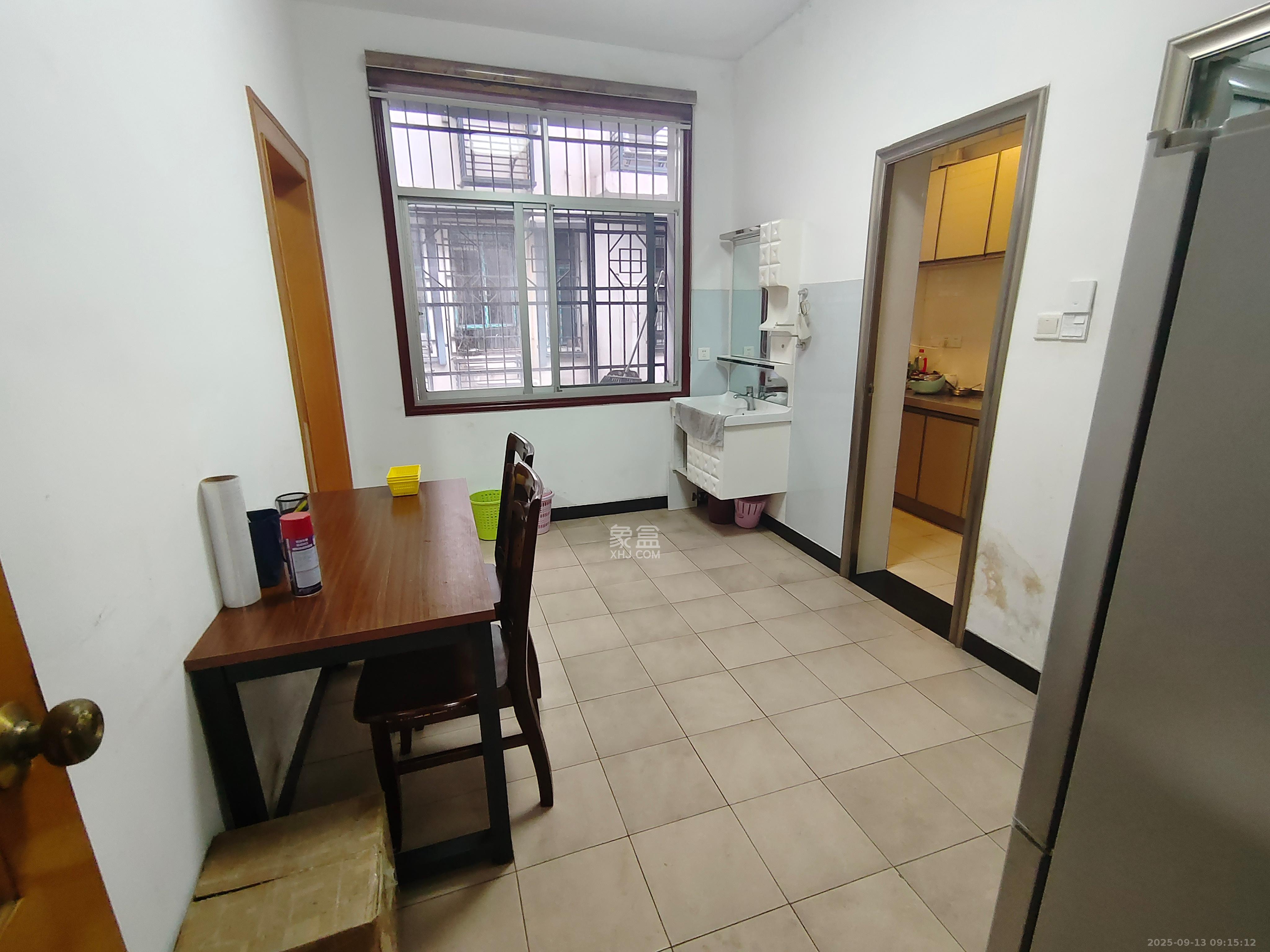 星沙一区 2室2厅1卫 1300.0元/月 星沙一区 2室2厅1卫 1300.0元/月室内图