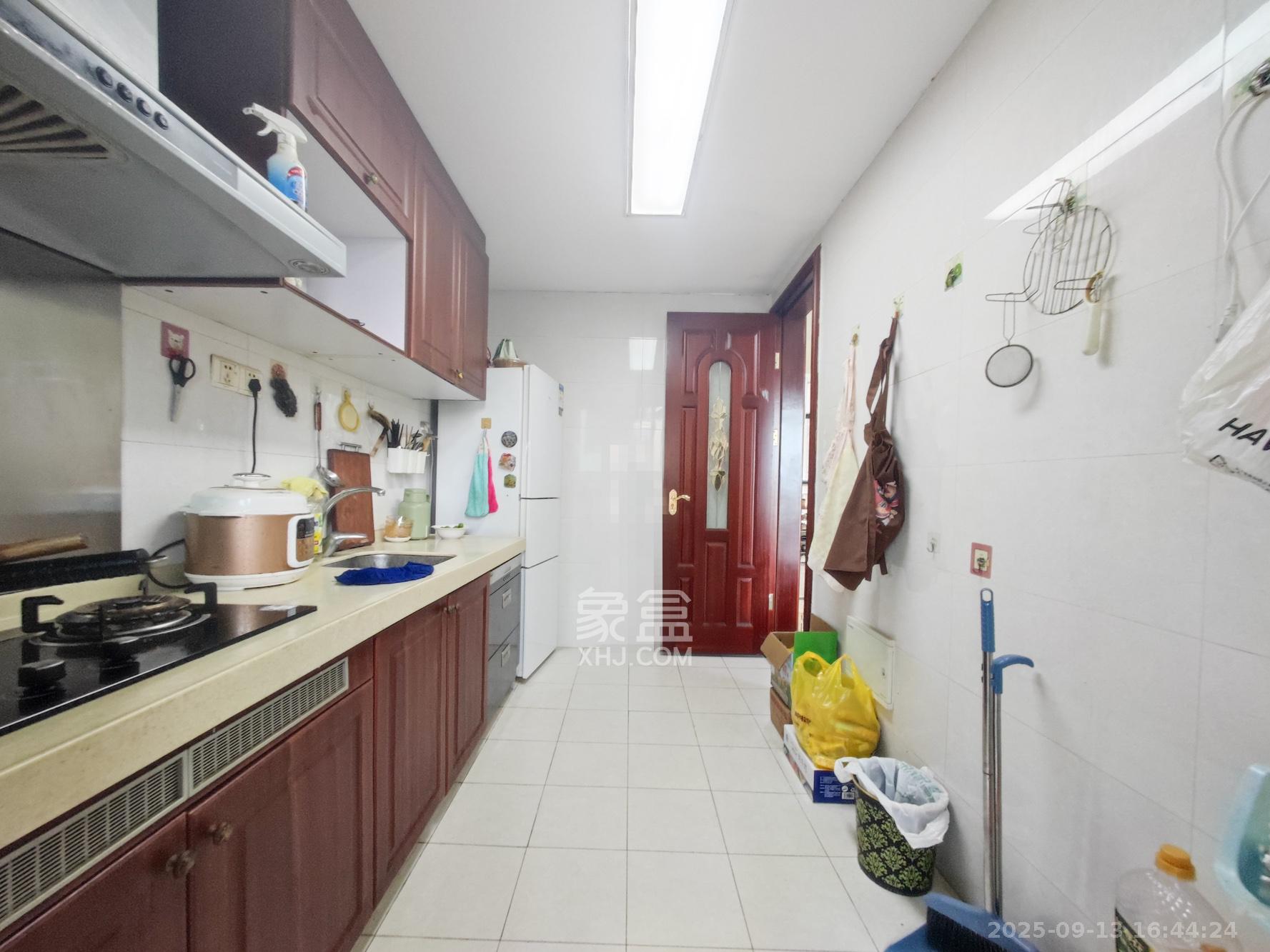 恒大城 3室2厅1卫 66.0万 恒大城 3室2厅1卫 66.0万厨房