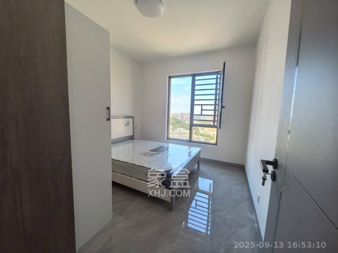 绿地新都会  3室2厅2卫    2400.0元/月 绿地新都会  3室2厅2卫    2400.0元/月室内图