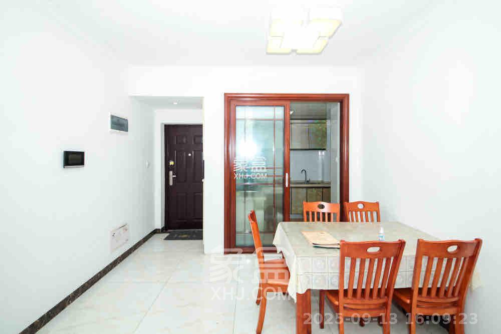 华润置地广场一期  3室2厅1卫    2200.0元/月 华润置地广场一期  3室2厅1卫    2200.0元/月室内图