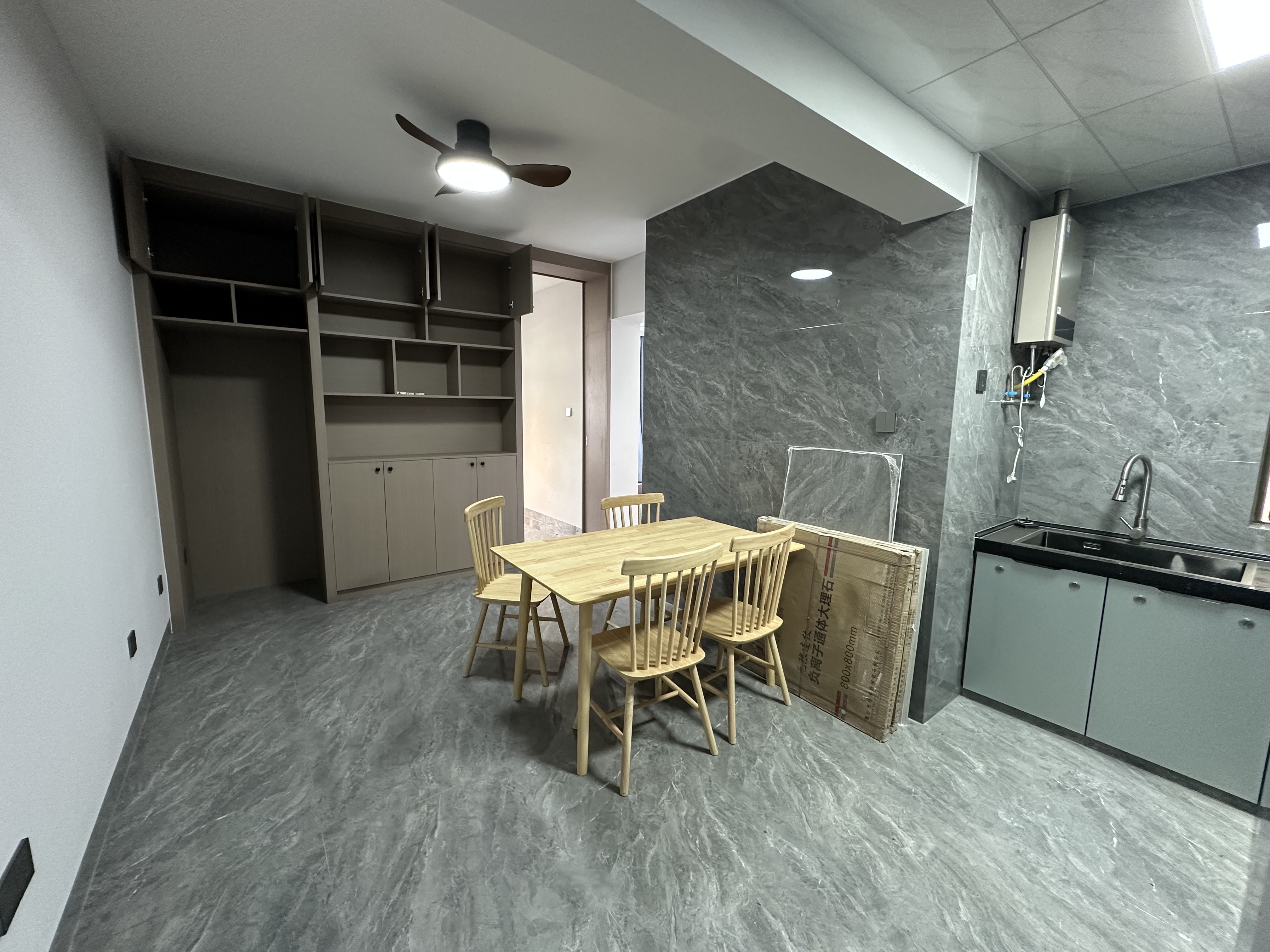 绿地海德公馆 3室2厅1卫 160.0万 绿地海德公馆 3室2厅1卫 160.0万客厅