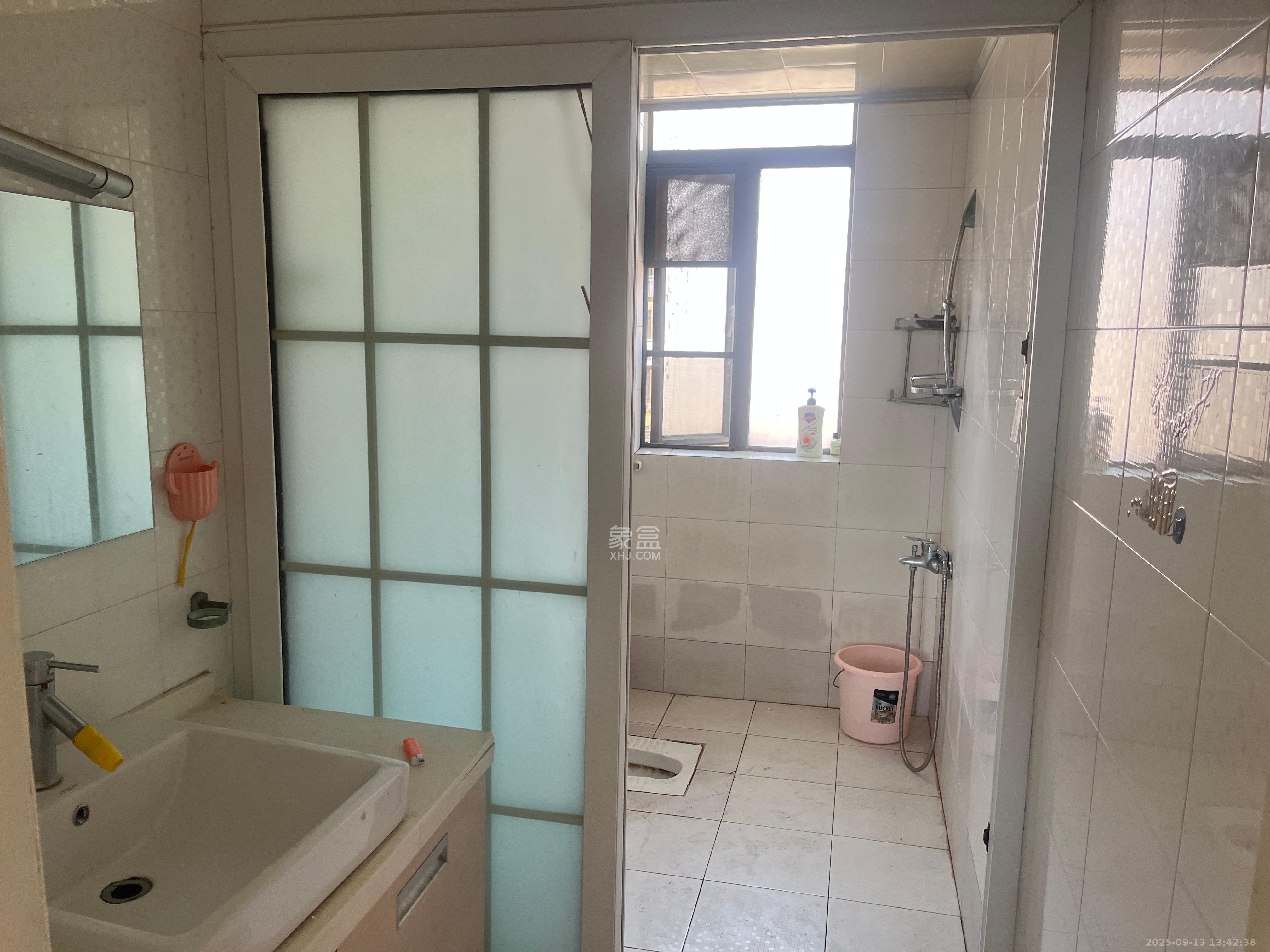 上海城小区 3室2厅2卫 2400.0元/月 上海城小区 3室2厅2卫 2400.0元/月室内图