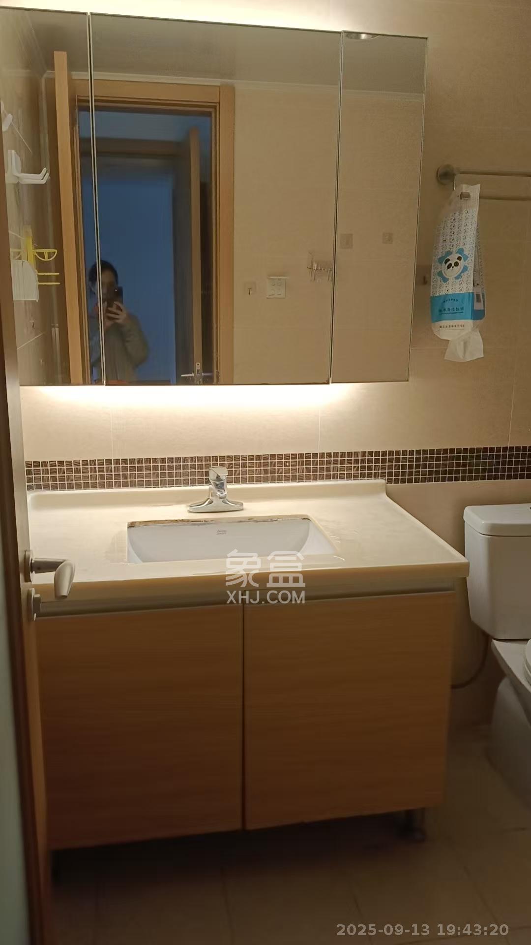 旭辉国际广场(永升商业广场) 3室2厅2卫 3200.0元/月 旭辉国际广场(永升商业广场) 3室2厅2卫 3200.0元/月室内图