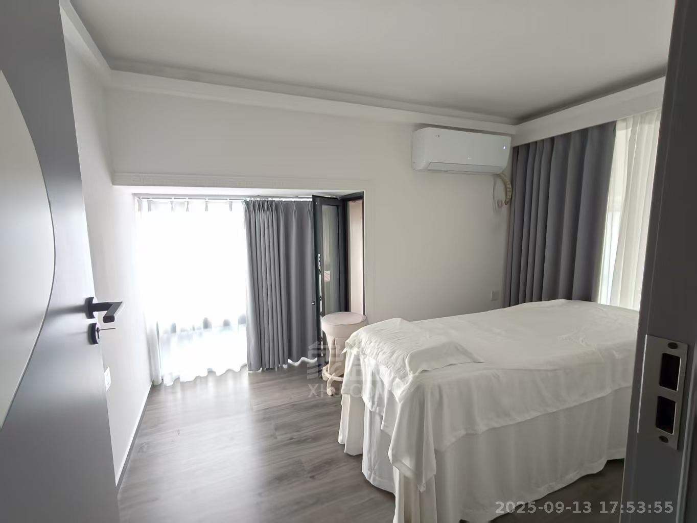 未来云环球中心  4室1厅1卫    3300.0元/月 未来云环球中心  4室1厅1卫    3300.0元/月