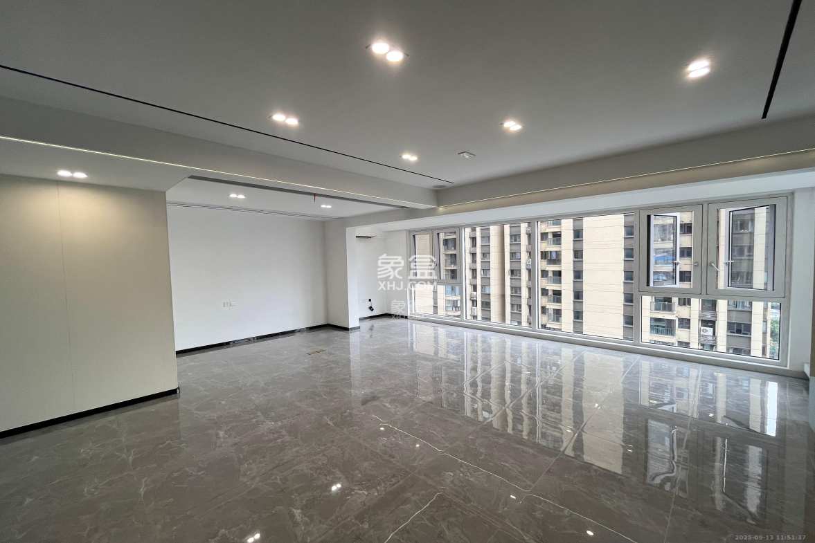 华润琨瑜府  4室2厅2卫    4500.0元/月 华润琨瑜府  4室2厅2卫    4500.0元/月室内图