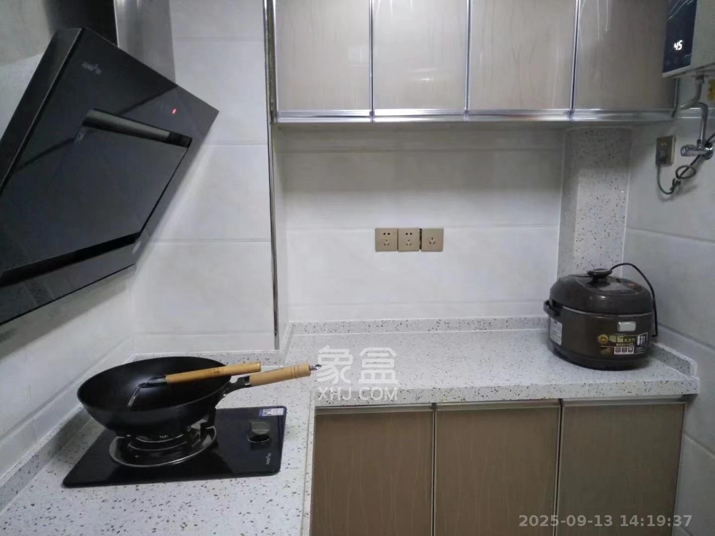 绿地之窗  2室1厅1卫   2000.00元/月室内图