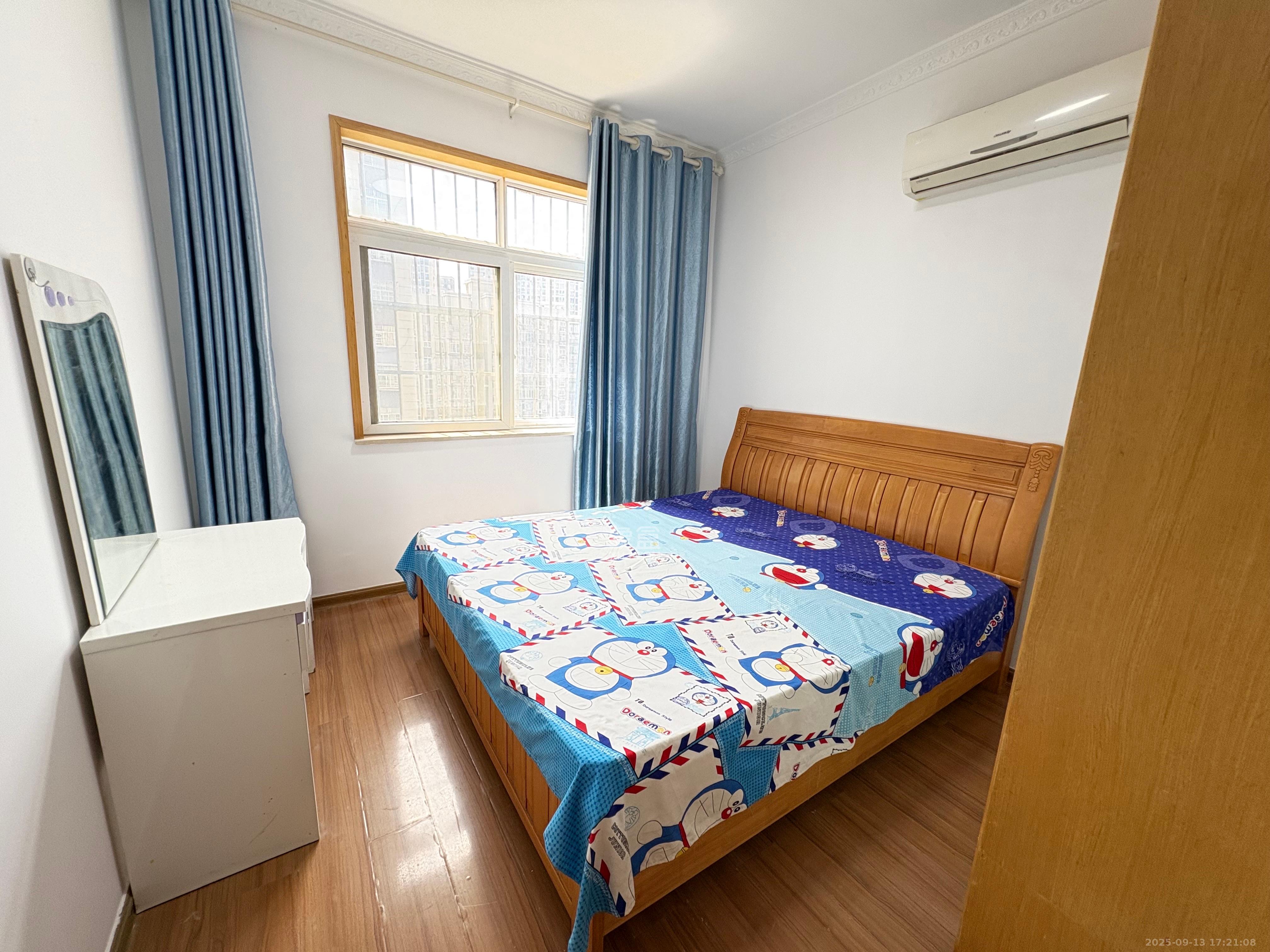 洋湖景园  3室2厅1卫    2400.0元/月室内图