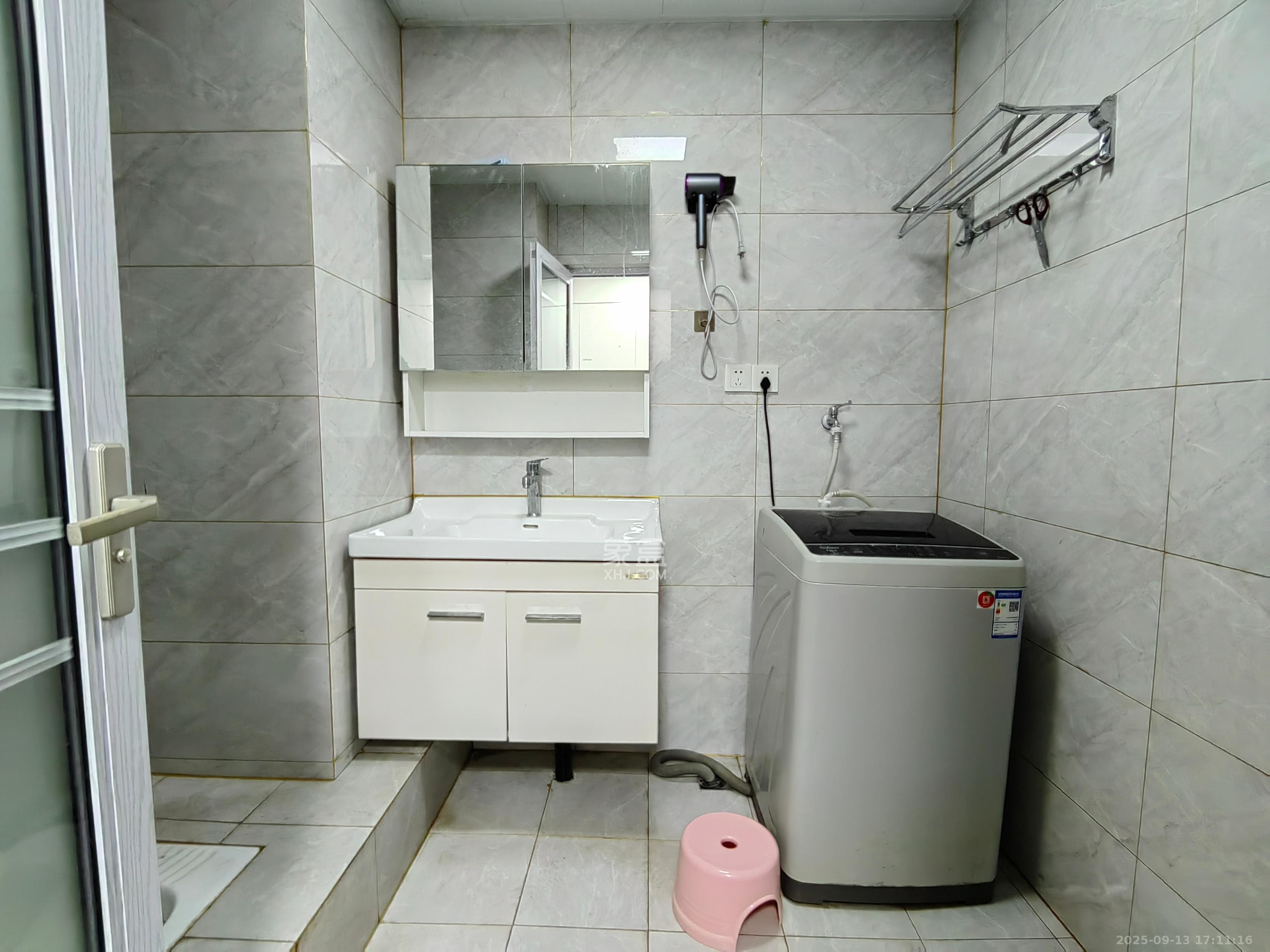 芙蓉万国城MOMA(卓越汇富苑) 1室1厅1卫 1400.0元/月 芙蓉万国城MOMA(卓越汇富苑) 1室1厅1卫 1400.0元/月室内图