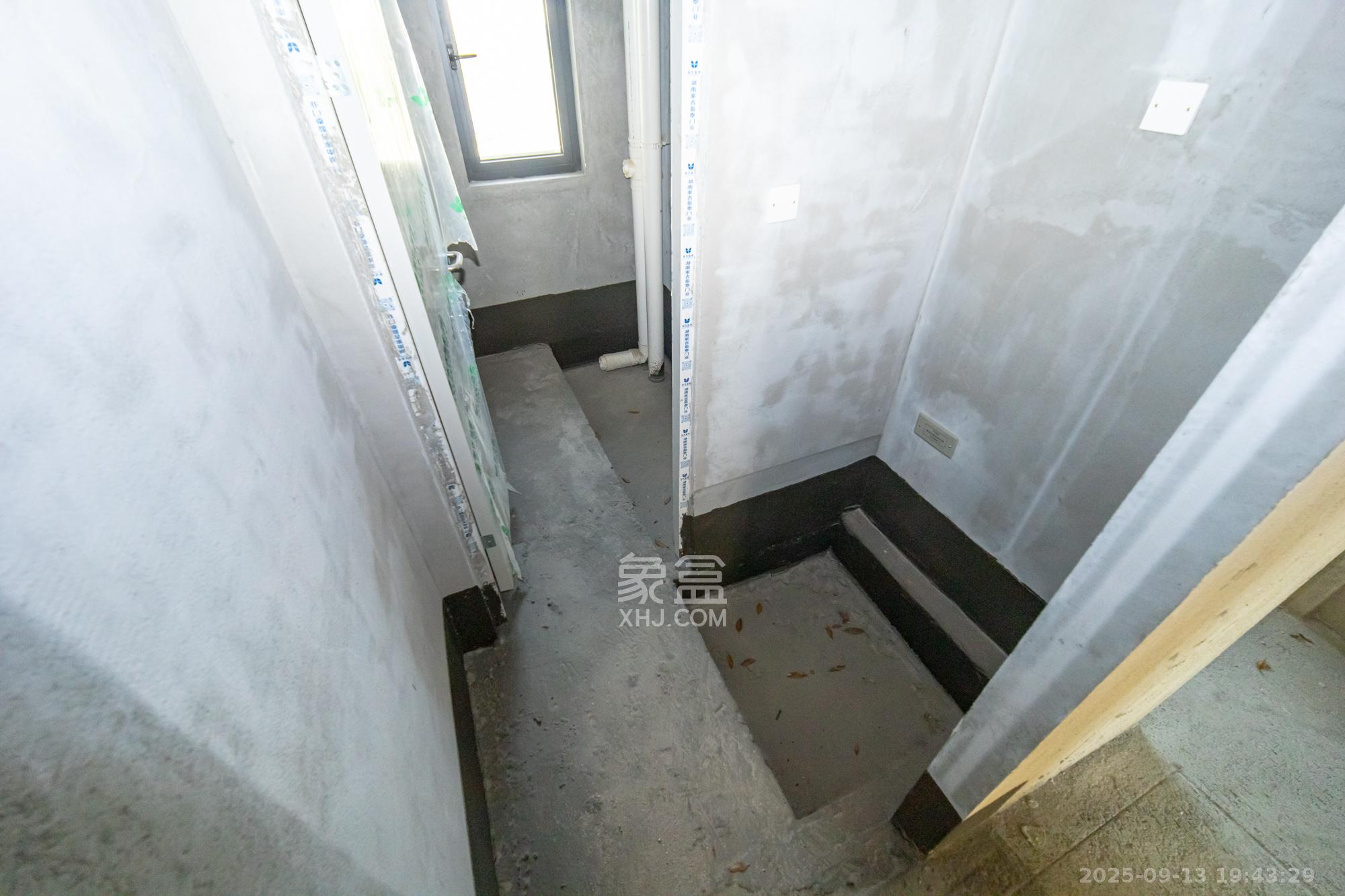 保利和光尘樾  4室2厅1卫    152.0万卫生间