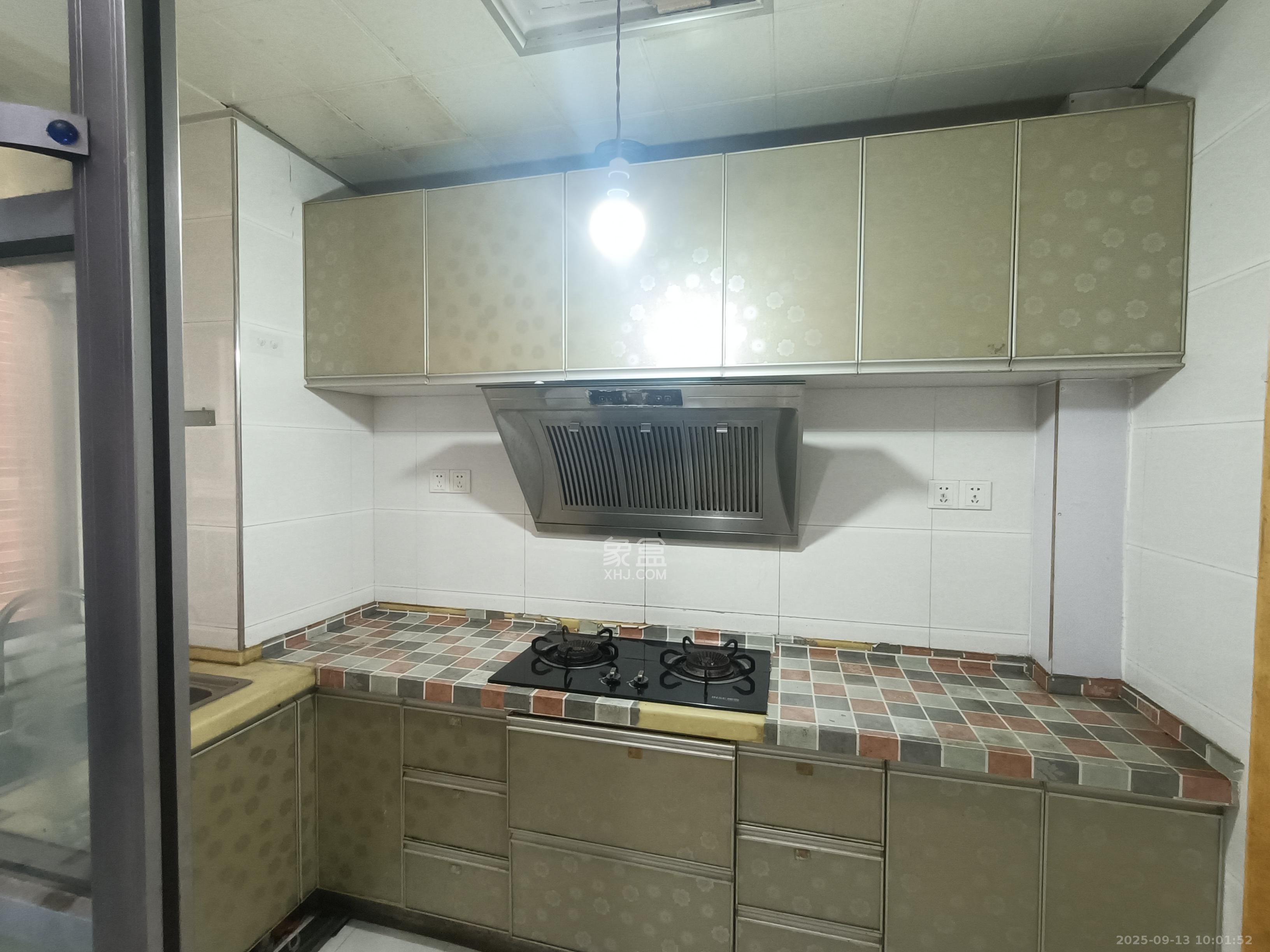 夏威夷碧水春城(碧桂园城市花园)  3室2厅1卫    1900.0元/月 夏威夷碧水春城(碧桂园城市花园)  3室2厅1卫    1900.0元/月室内图