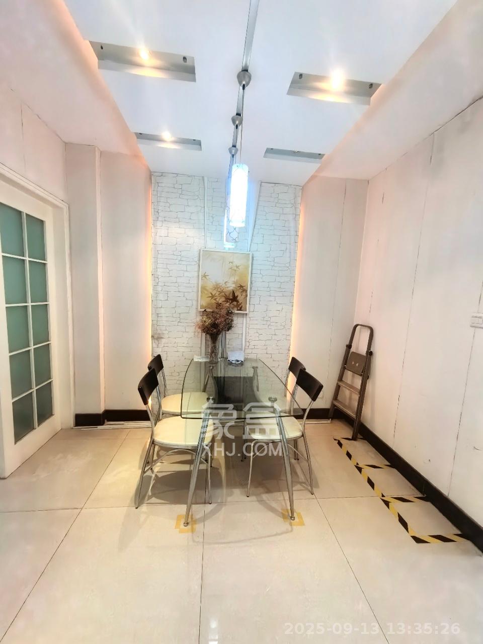 四季阳光花城 3室2厅2卫 3400.0元/月 四季阳光花城 3室2厅2卫 3400.0元/月室内图