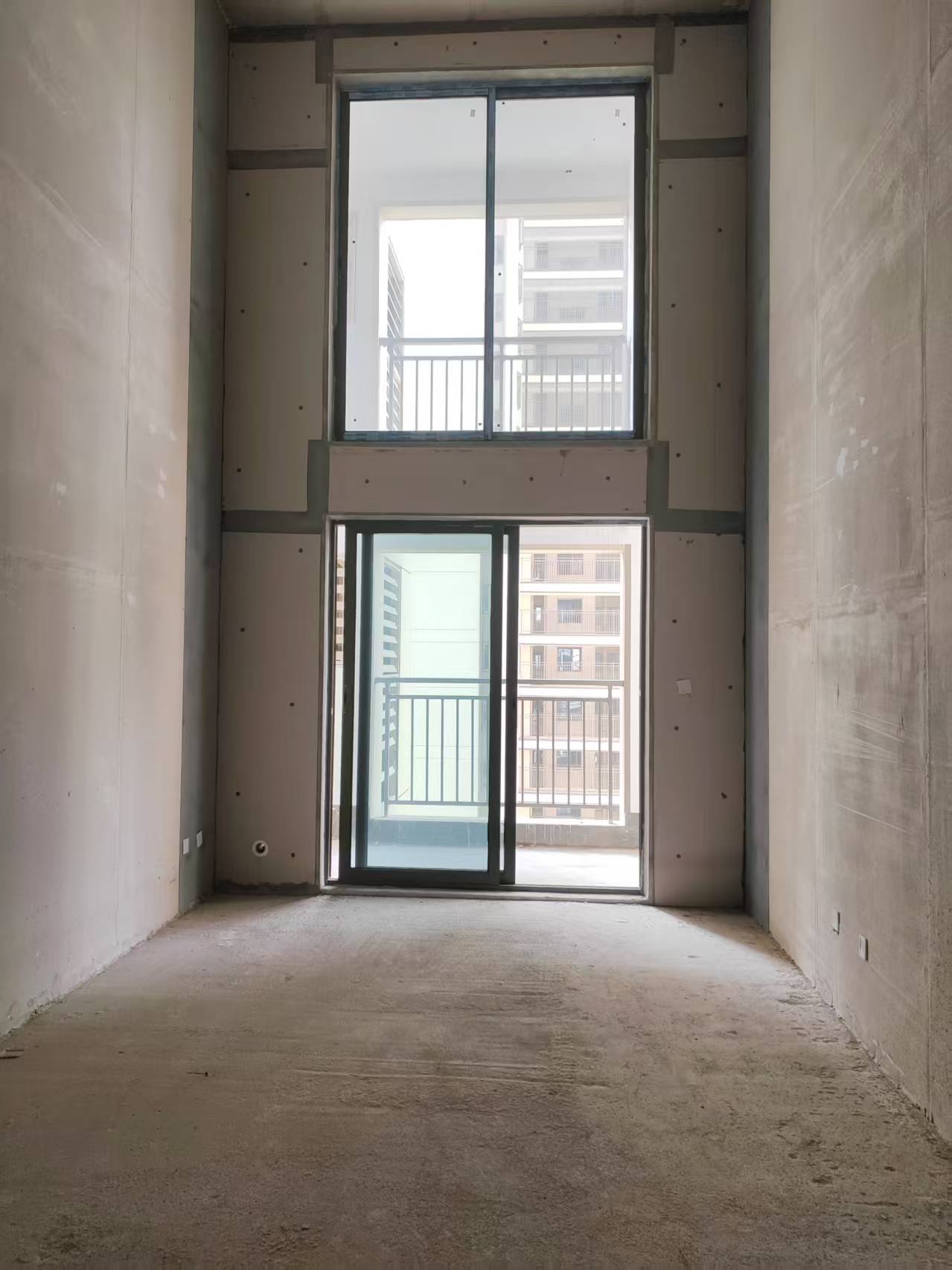 吾悦广场 4室2厅2卫 79.8万 吾悦广场 4室2厅2卫 79.8万客厅