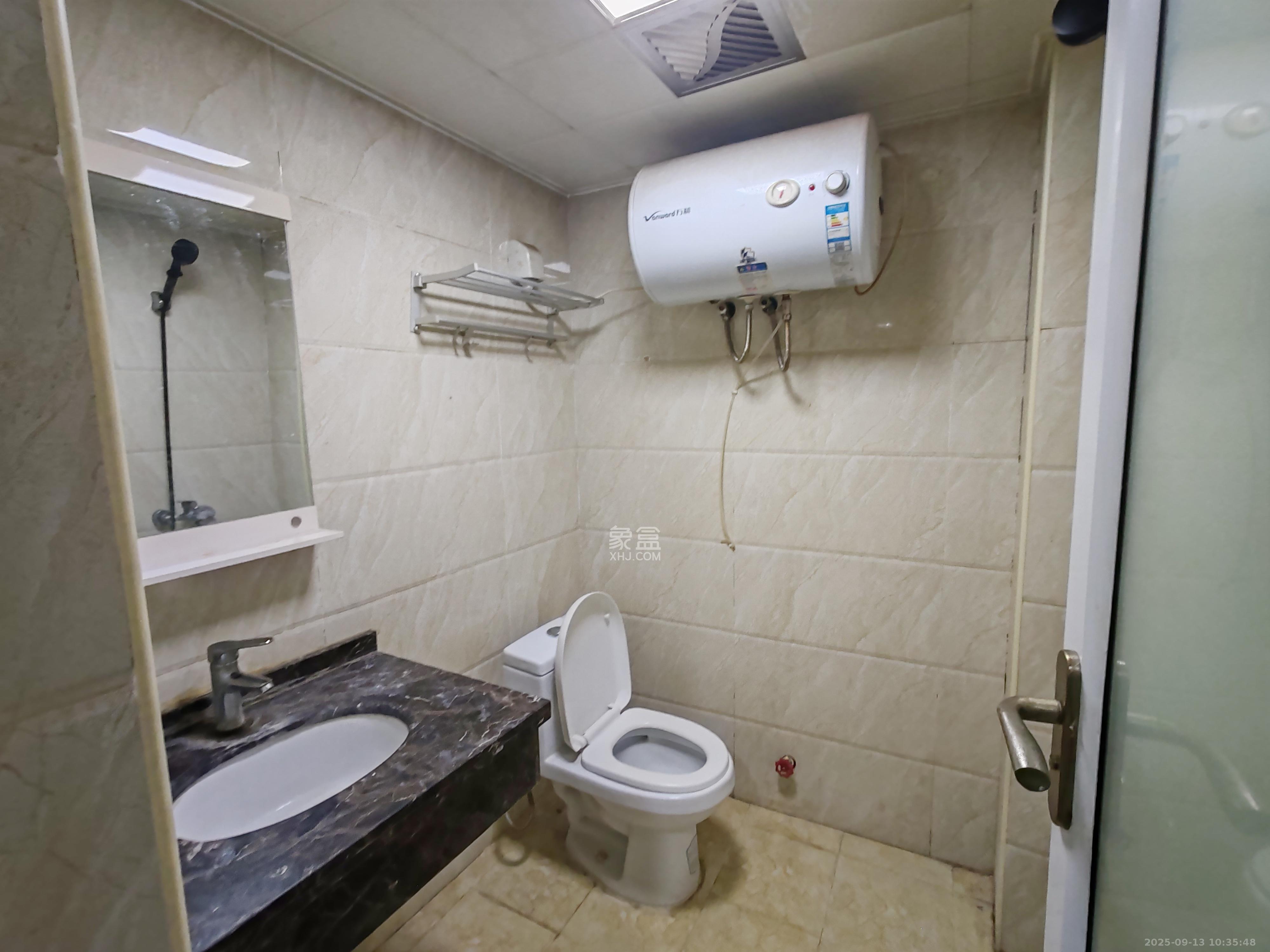 钱隆樽品(一、二、三期) 1室1厅1卫 1300.0元/月 钱隆樽品(一、二、三期) 1室1厅1卫 1300.0元/月室内图