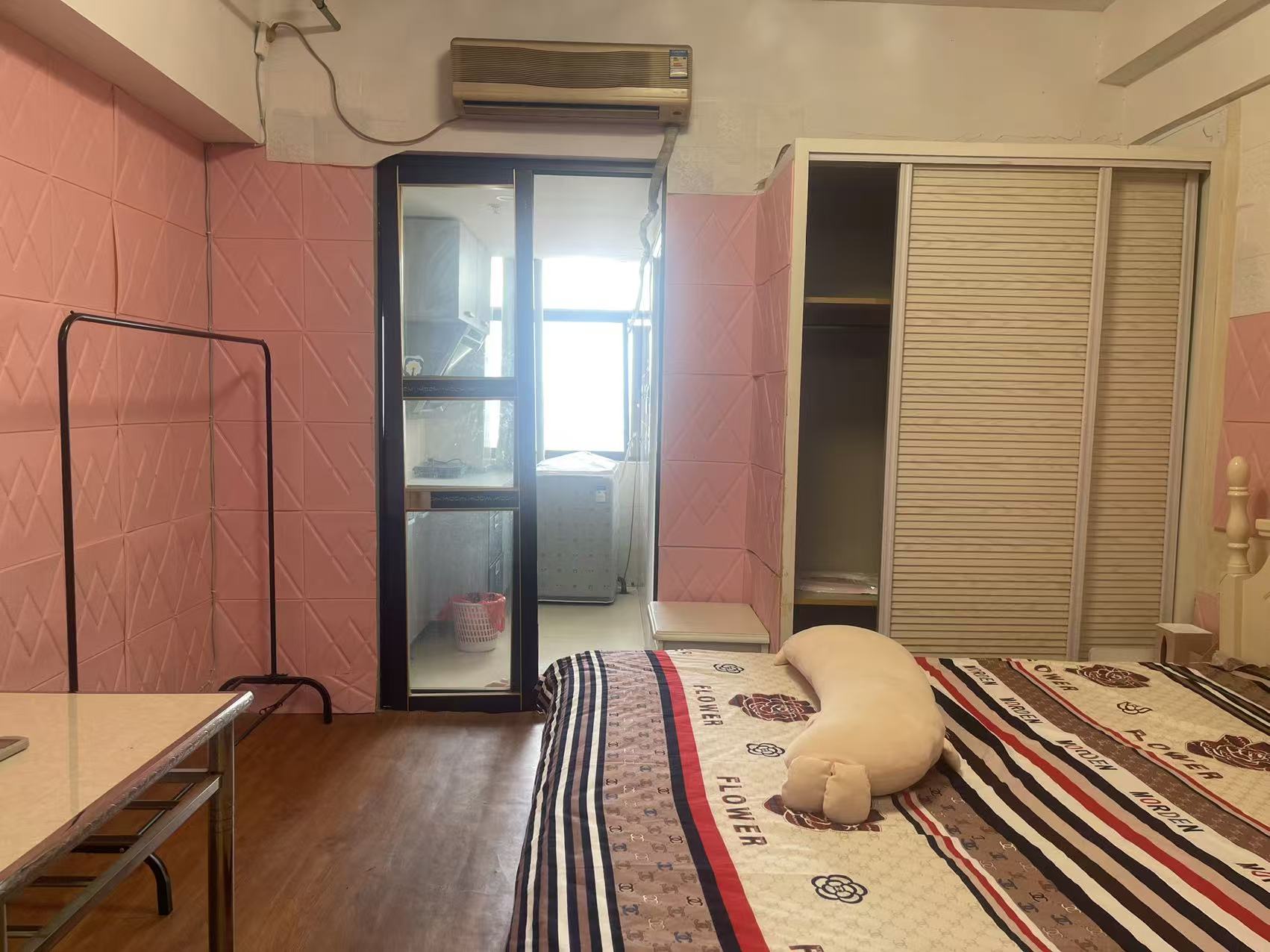 财智公馆大厦(瑞士国际酒店) 1室1厅1卫 15.8万 财智公馆大厦(瑞士国际酒店) 1室1厅1卫 15.8万客厅