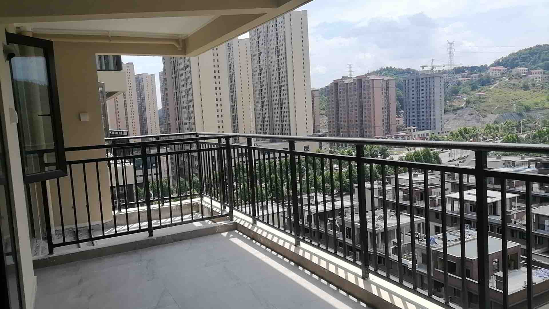 碧桂园翘楚棠  3室0厅0卫    100.0万客厅