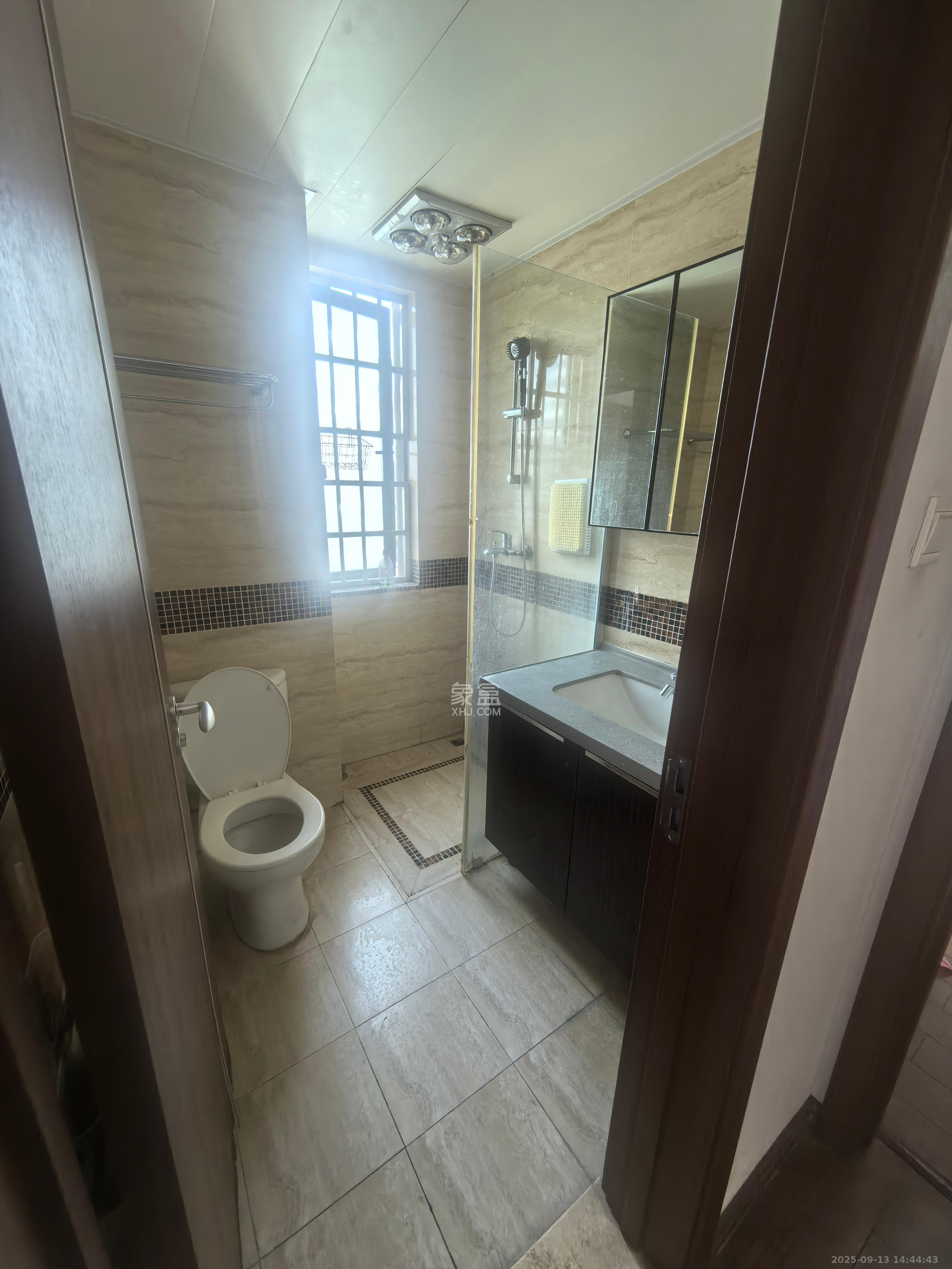 万科金域华府三四期  3室2厅2卫    2300.0元/月 万科金域华府三四期  3室2厅2卫    2300.0元/月室内图