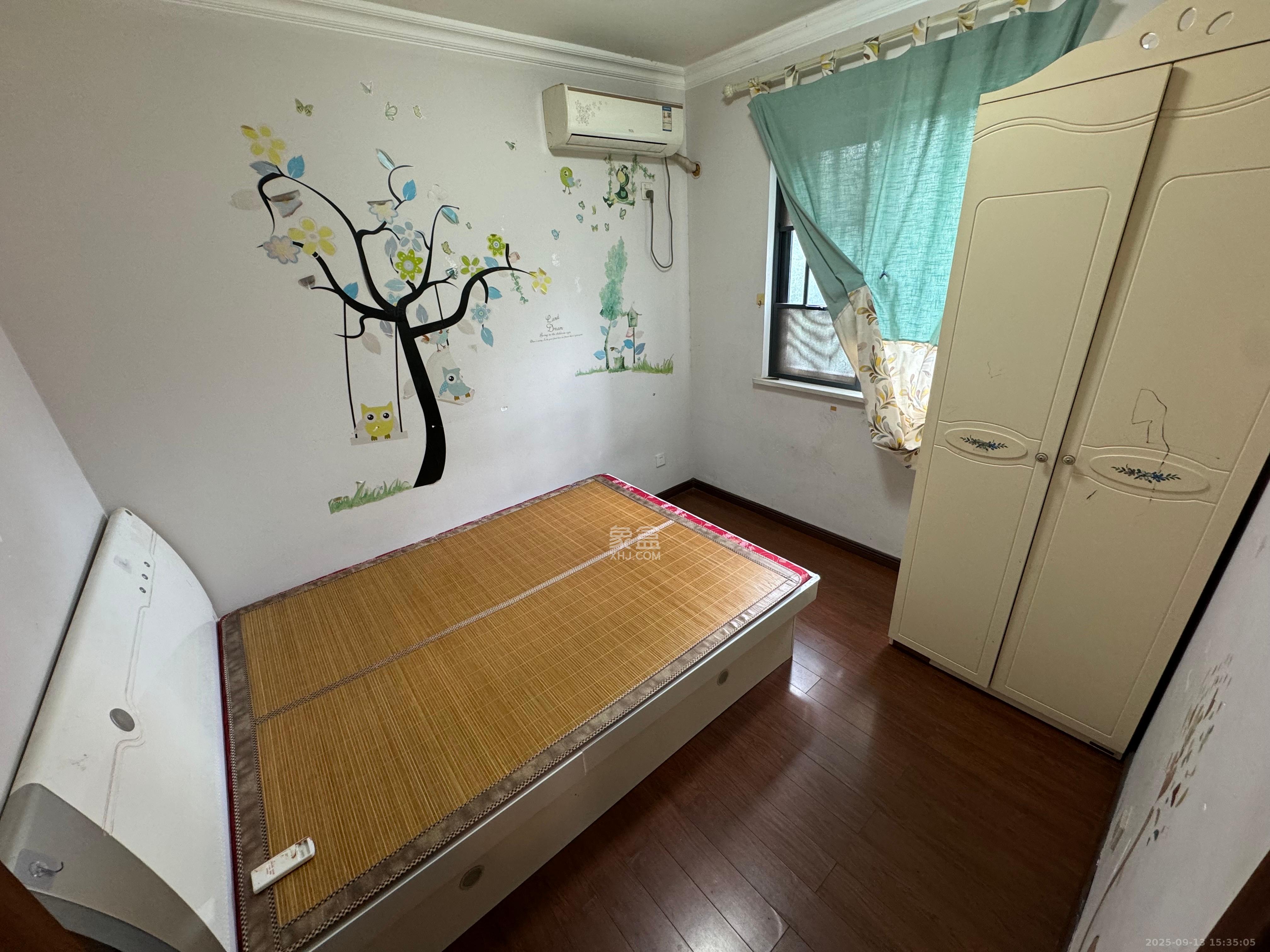 万科城 3室2厅1卫 2300.0元/月 万科城 3室2厅1卫 2300.0元/月室内图