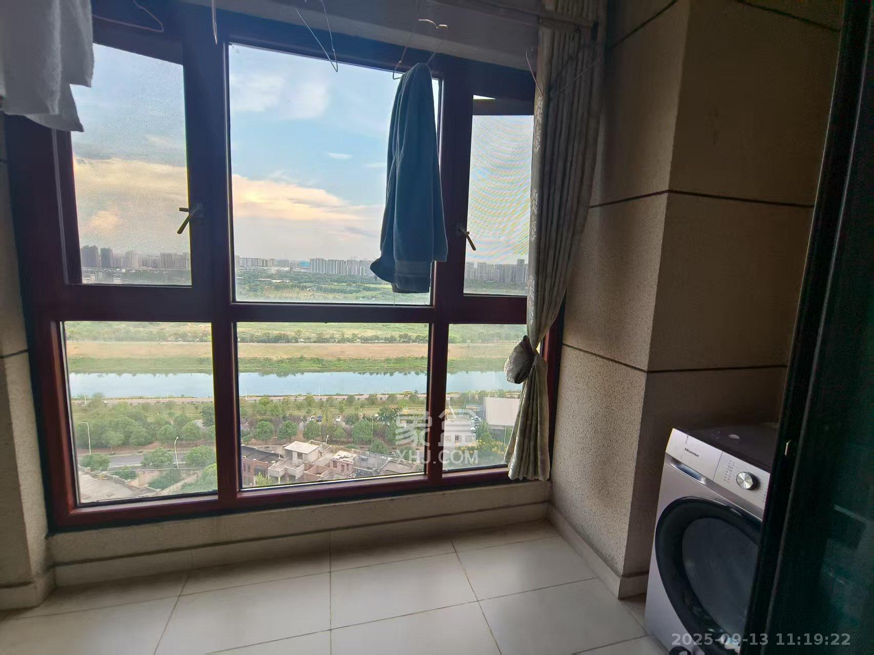 中海国际五期  3室2厅2卫    2200.0元/月 中海国际五期  3室2厅2卫    2200.0元/月室内图