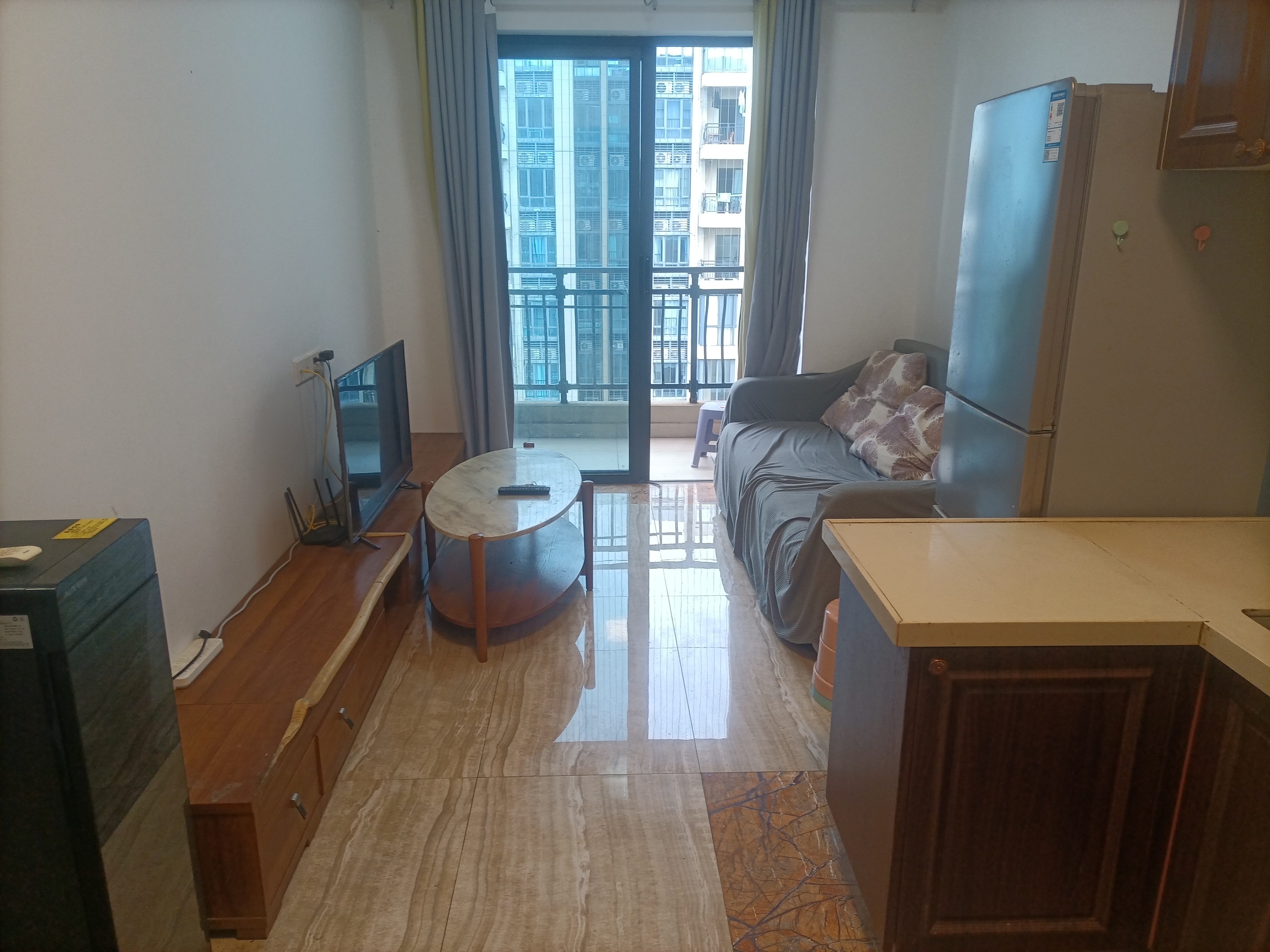 碧桂园一、二期(中央首府) 1室1厅1卫 1800.0元/月 碧桂园一、二期(中央首府) 1室1厅1卫 1800.0元/月室内图