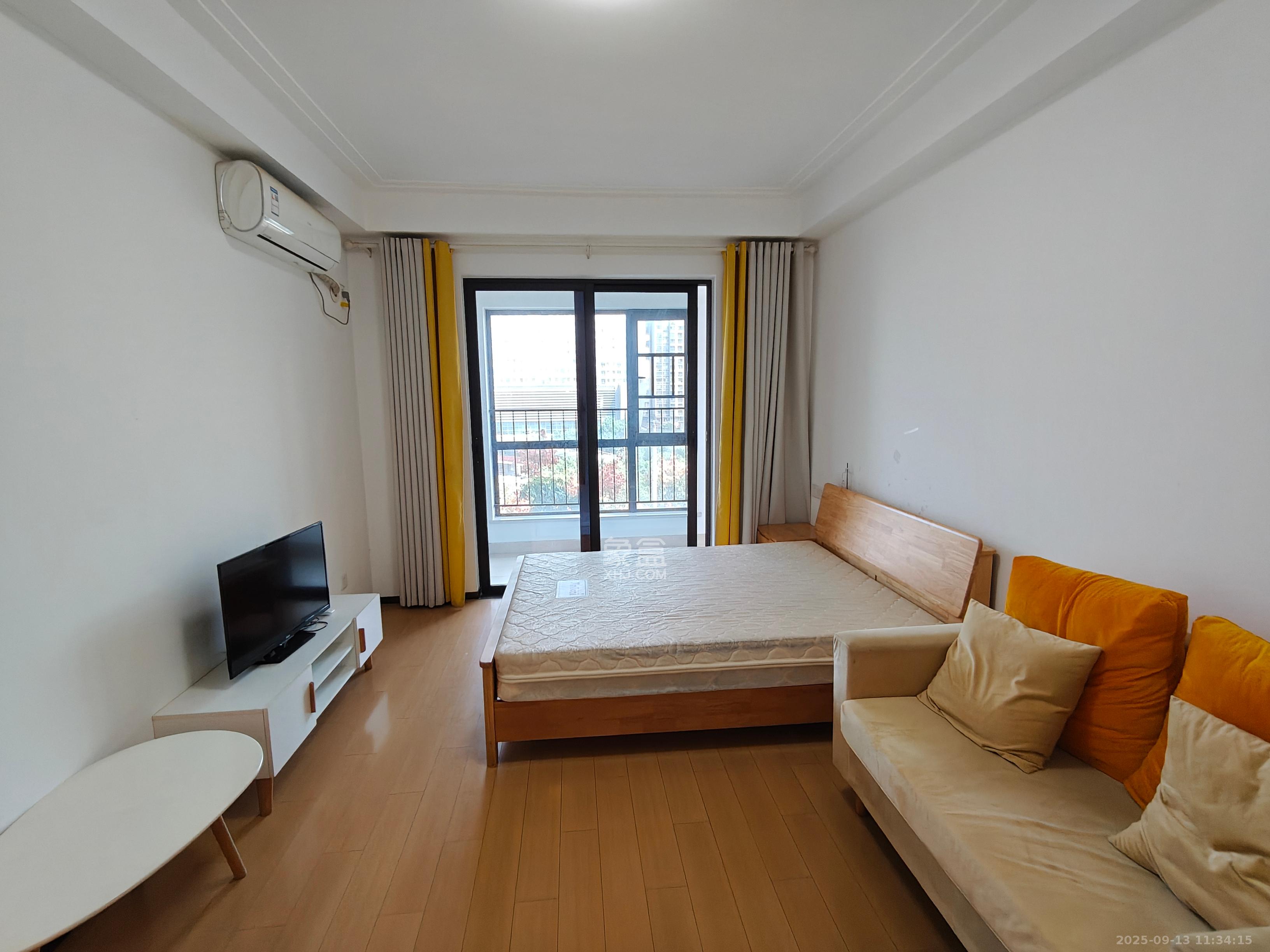 中海新城熙岸（中信新城五期）  1室1厅1卫    1300.0元/月室内图