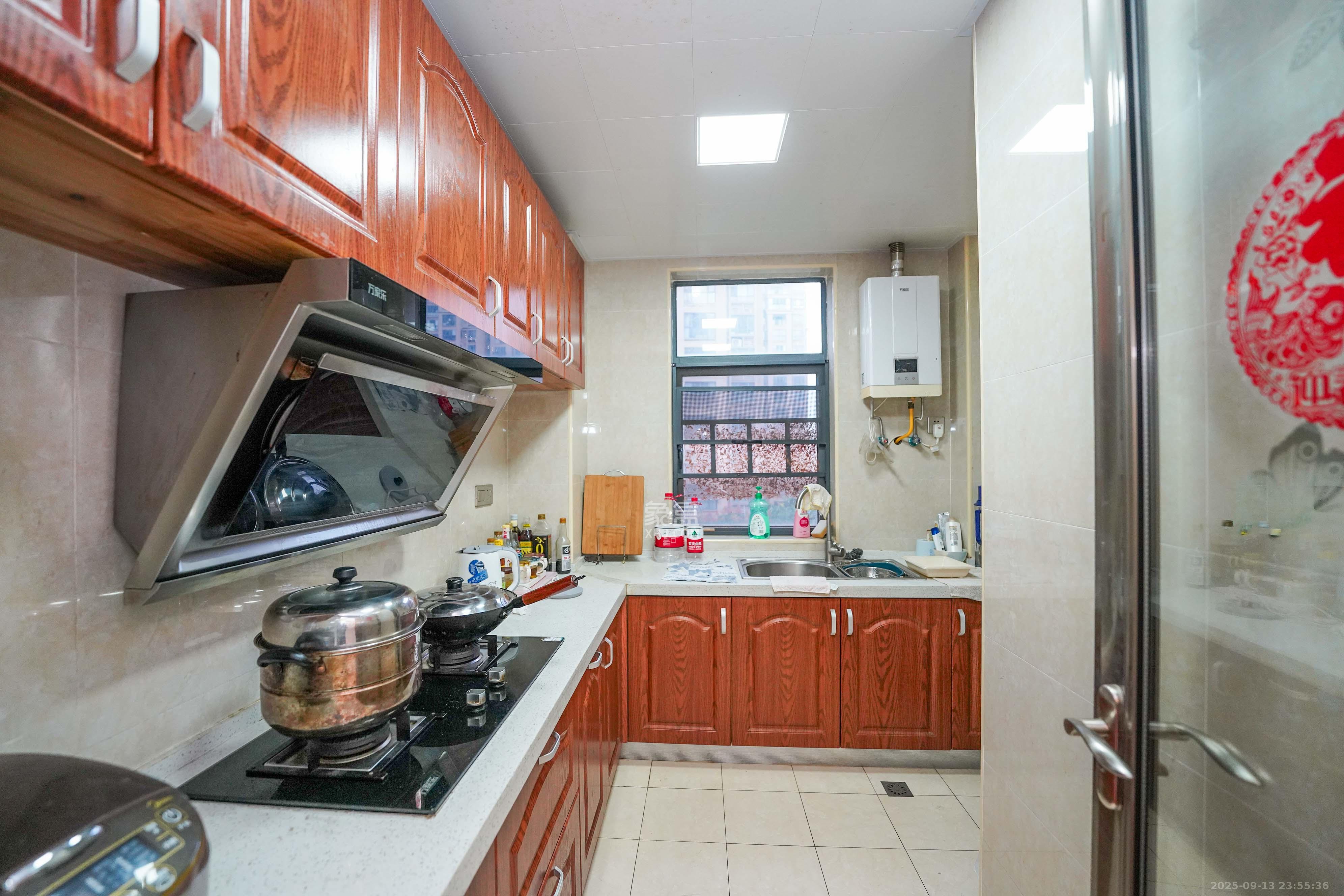 和美星城  3室3厅1卫    115.0万厨房