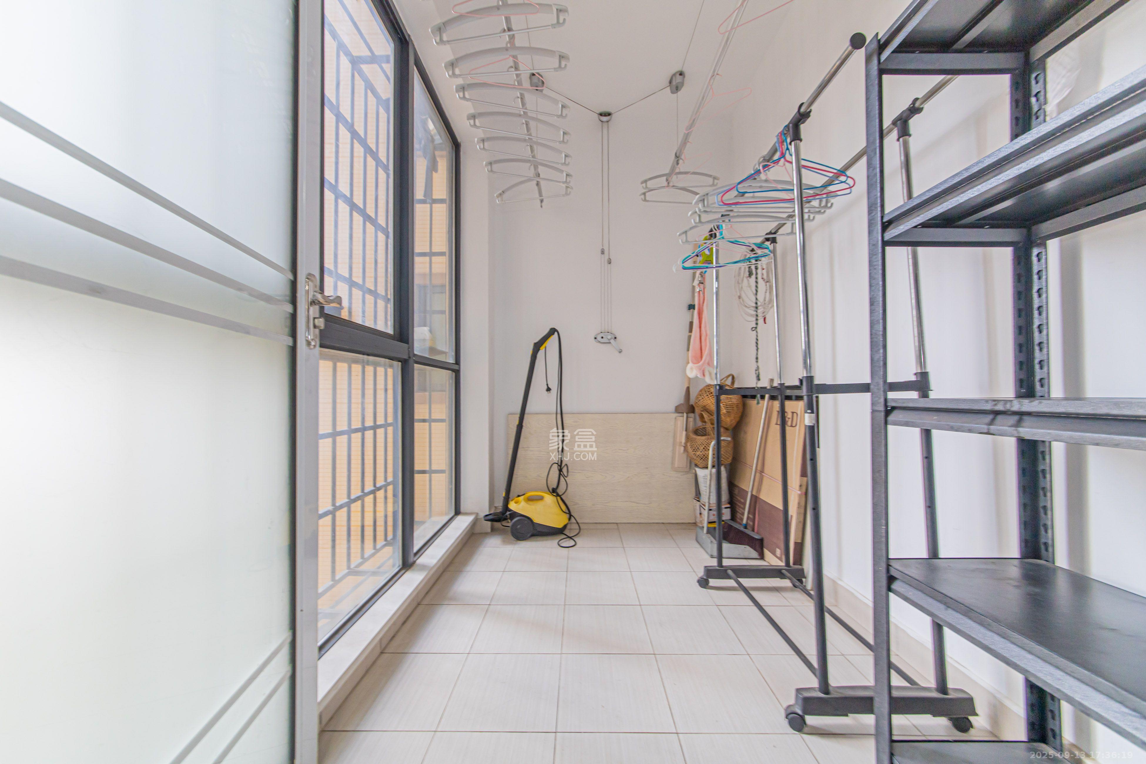 中建芙蓉嘉苑  4室2厅2卫    3000.0元/月室内图