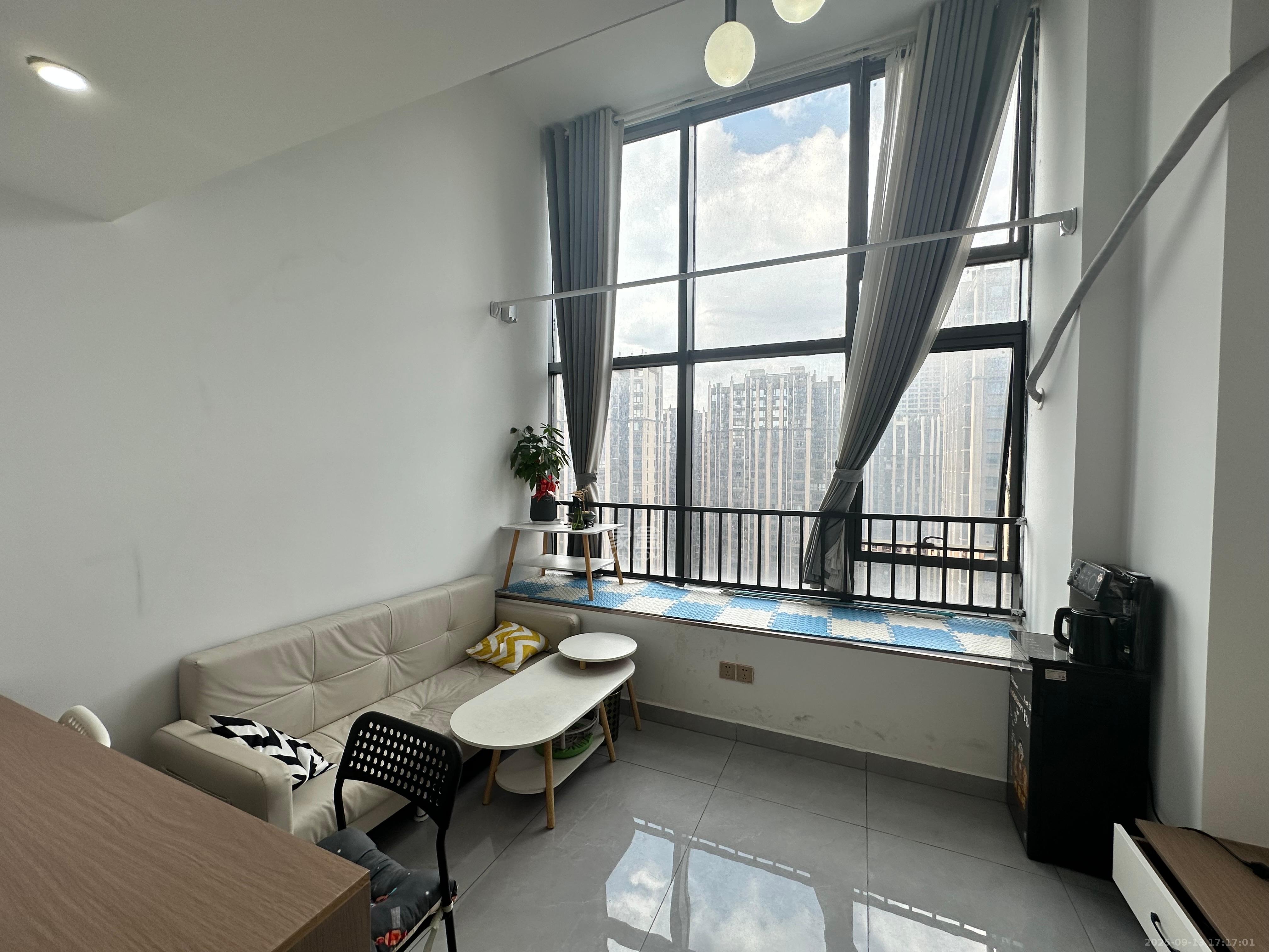 龙湖铂金岛  1室1厅1卫    1900.0元/月室内图