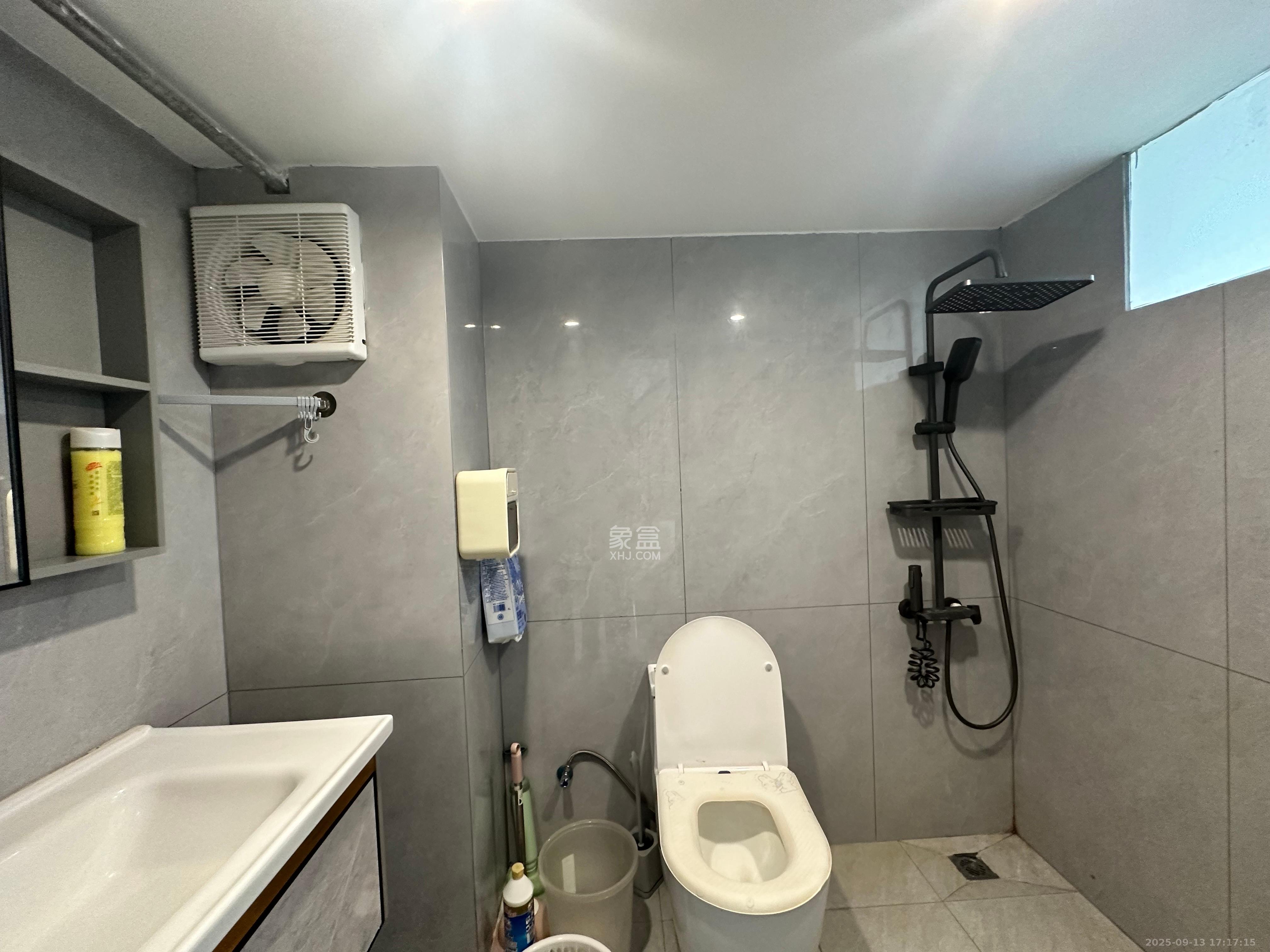 龙湖铂金岛  1室1厅1卫    1900.0元/月室内图