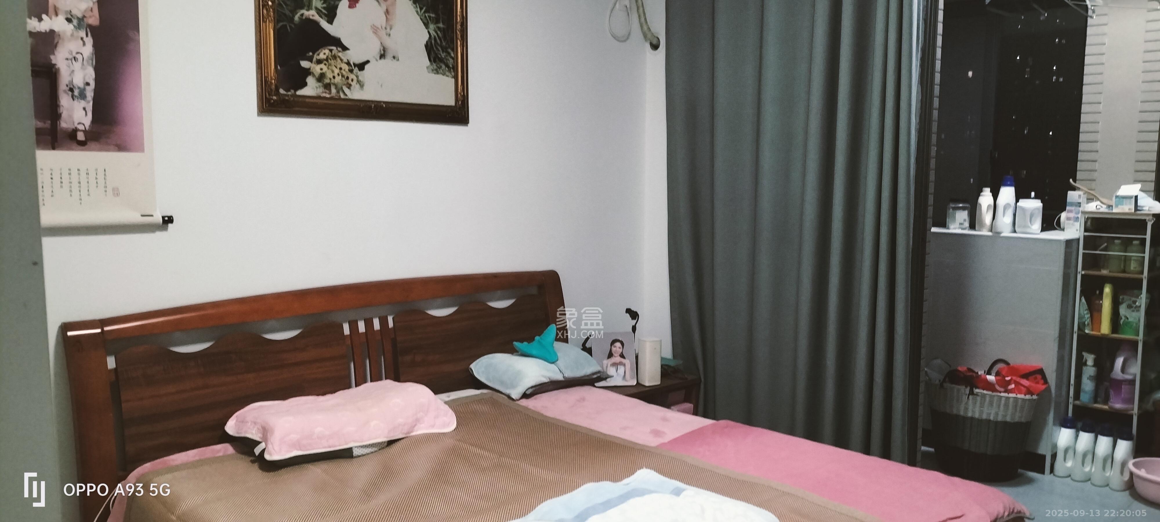 八方小区C区  3室2厅2卫    4700.0元/月室内图