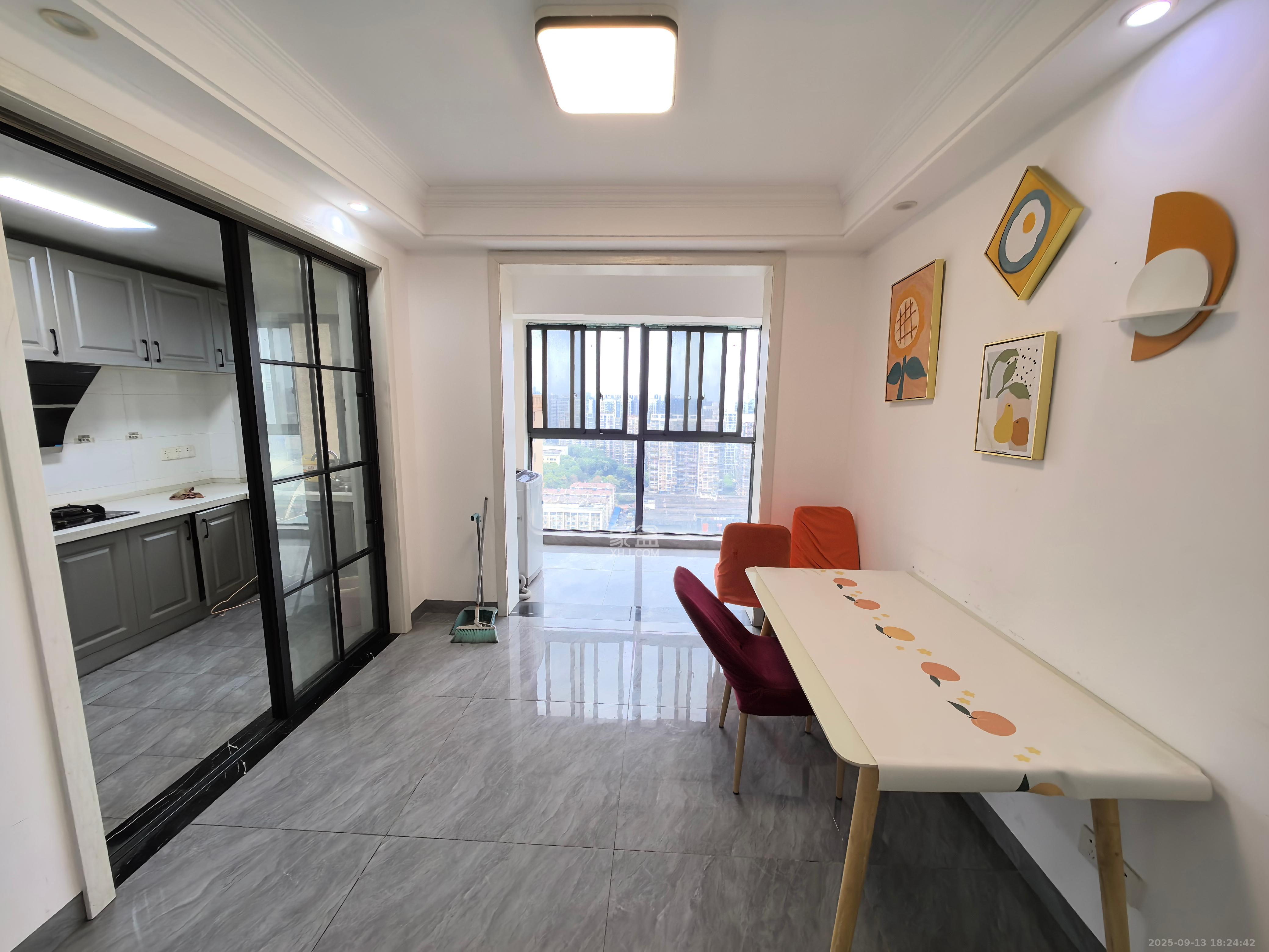 兴隆景苑 3室2厅2卫 2500.0元/月 兴隆景苑 3室2厅2卫 2500.0元/月室内图