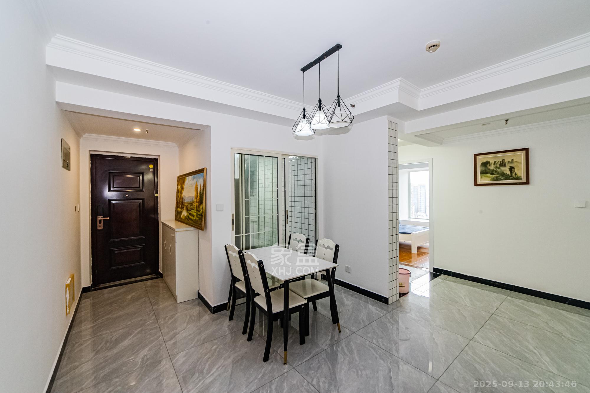 北辰三角洲E7区 3室2厅2卫 170.0万 北辰三角洲E7区 3室2厅2卫 170.0万客厅